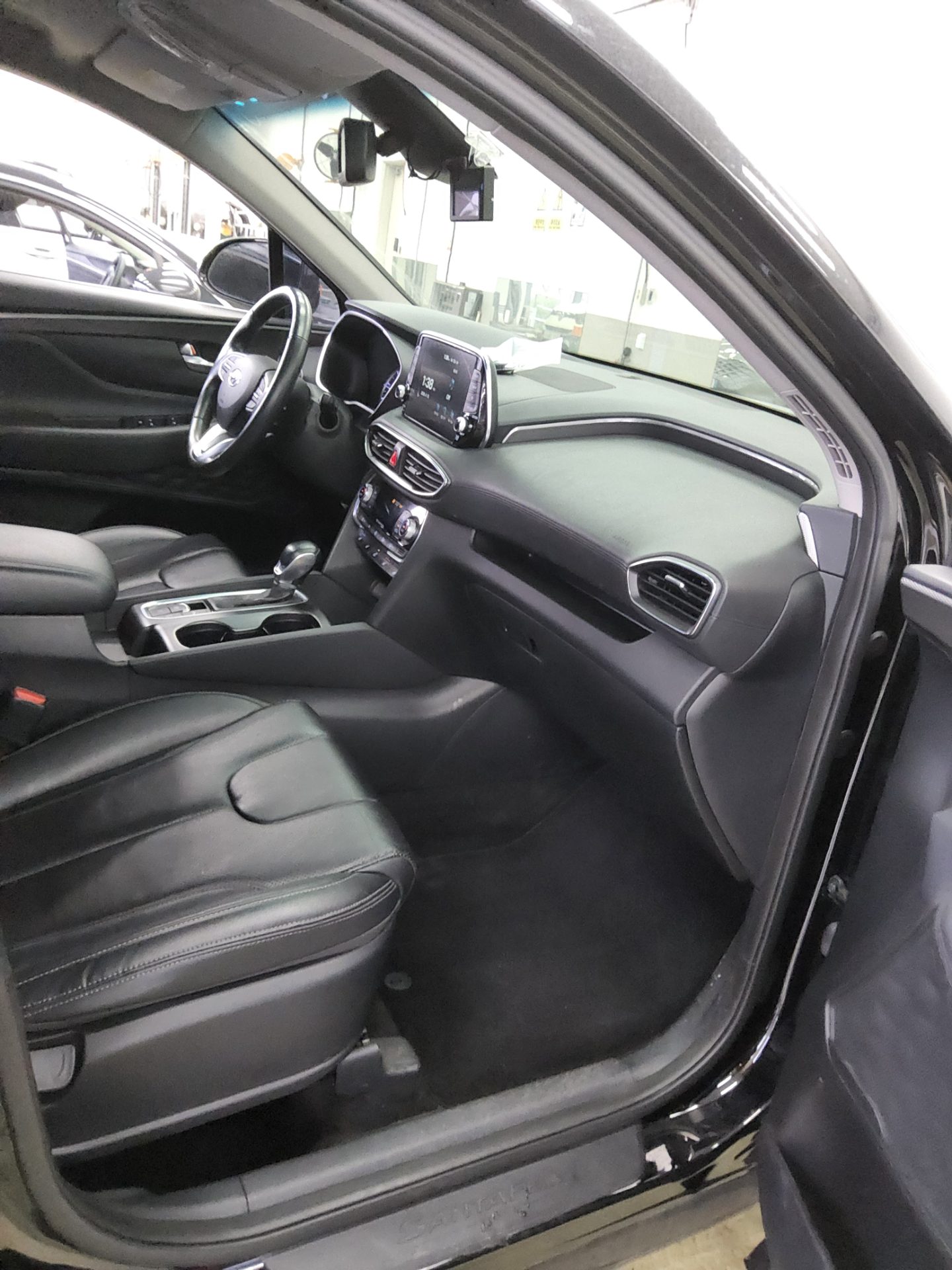 Hyundai Santa Fe 2019 - Image 13