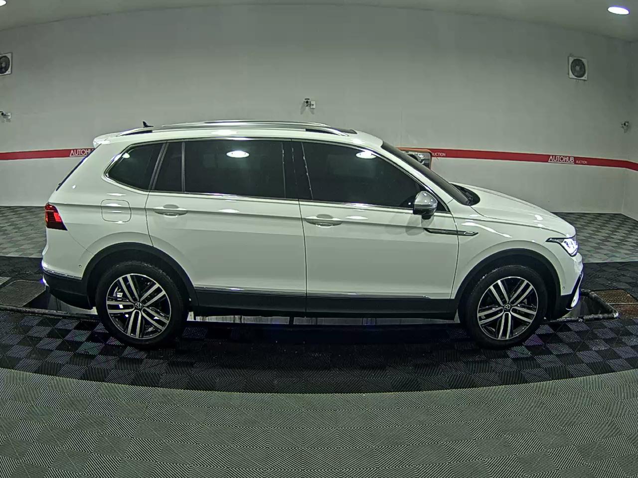 Volkswagen Tiguan - 3