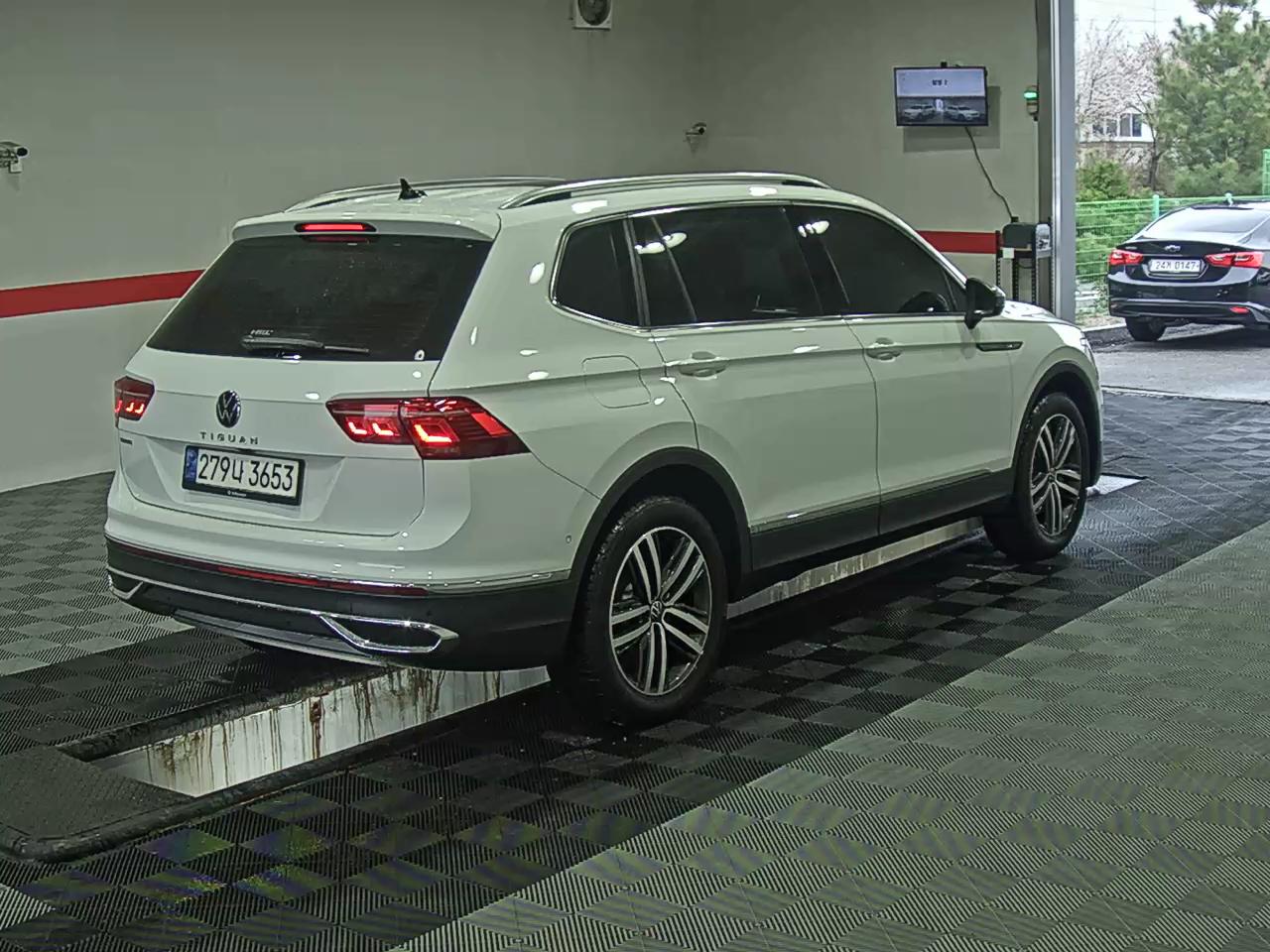 Volkswagen Tiguan - 4