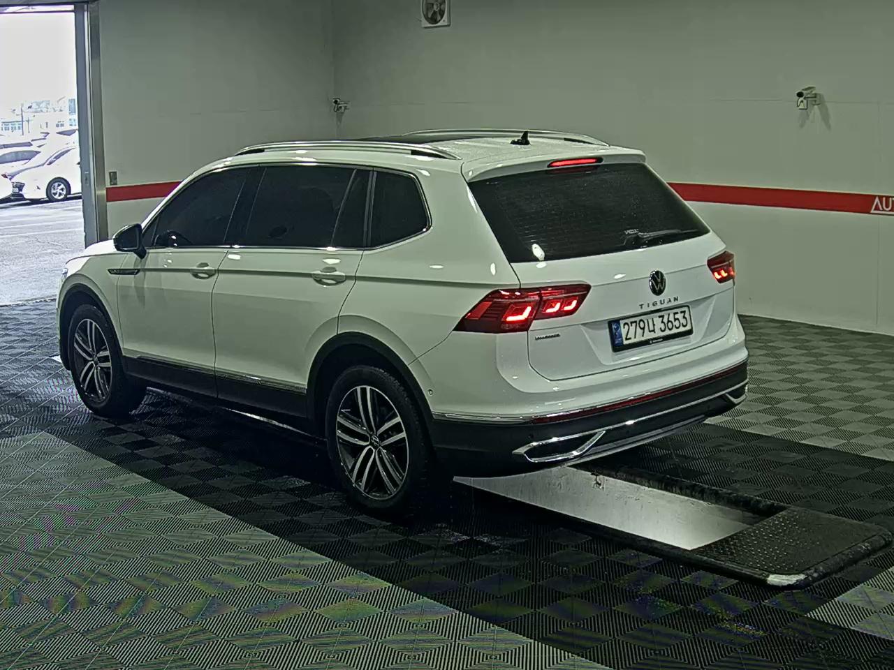 Volkswagen Tiguan - 5