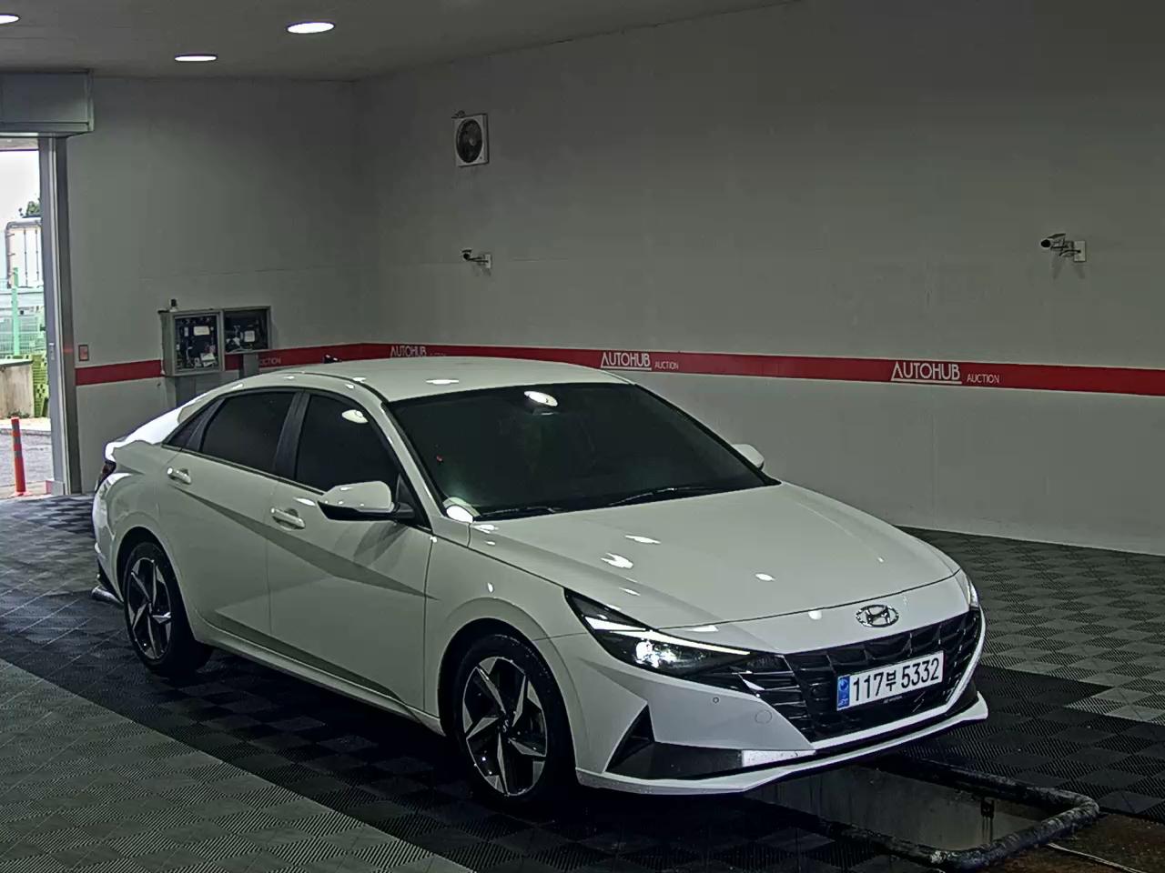 Hyundai Elantra 2021 - Image 2