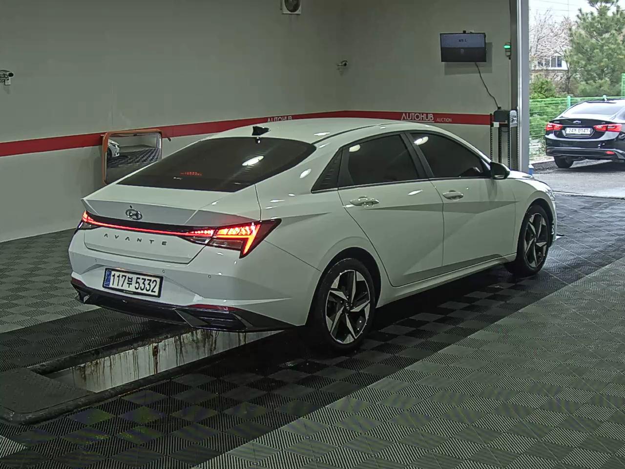Hyundai Elantra 2021 - Image 4