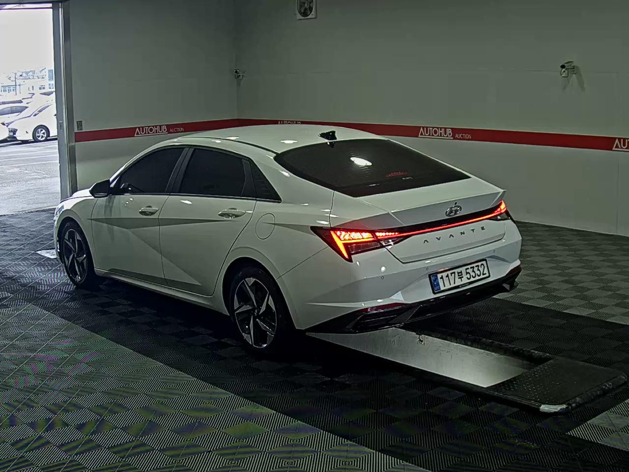 Hyundai Elantra 2021 - Image 5