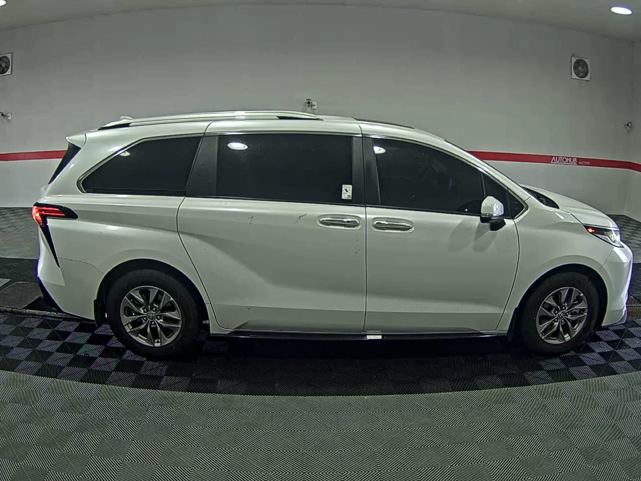 Toyota Sienna 2023 - Image 3