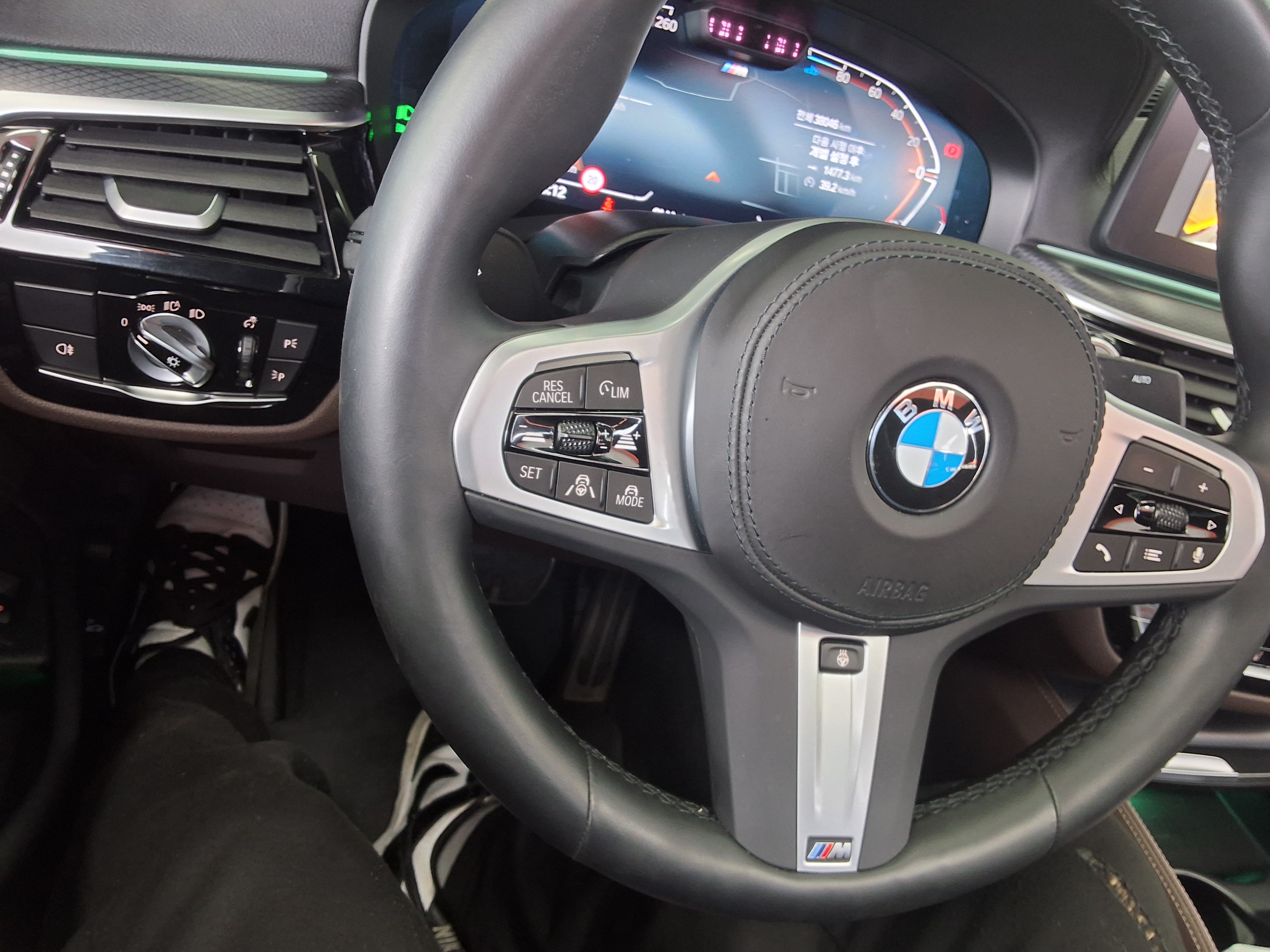 BMW 5 Series 2023 - Image 21