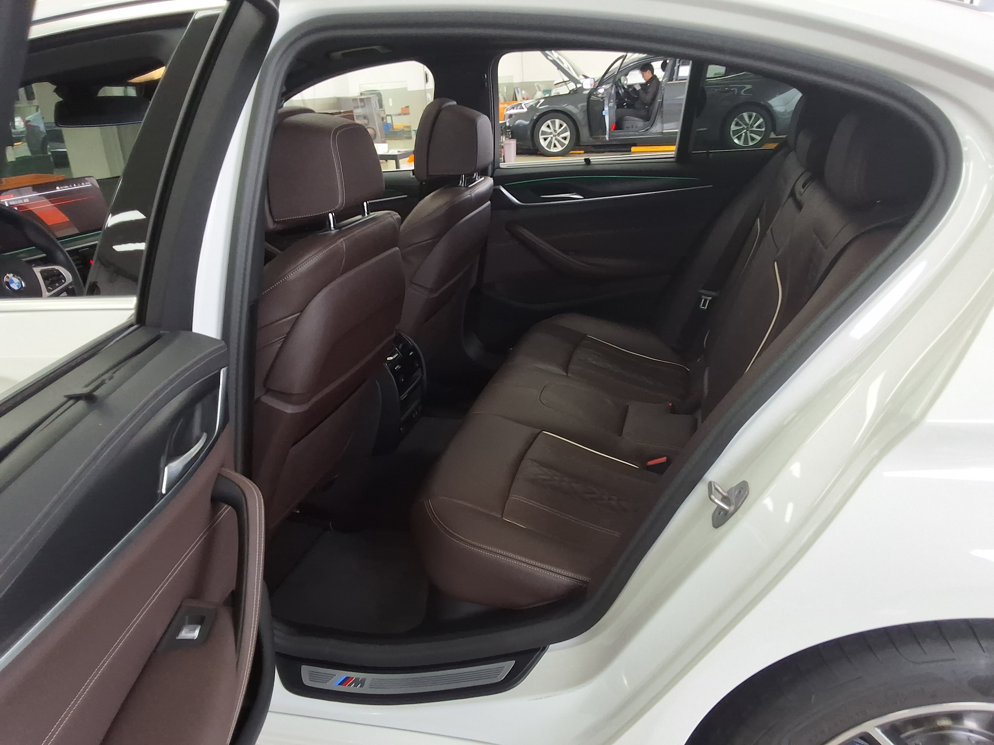 BMW 5 Series 2023 - Image 11