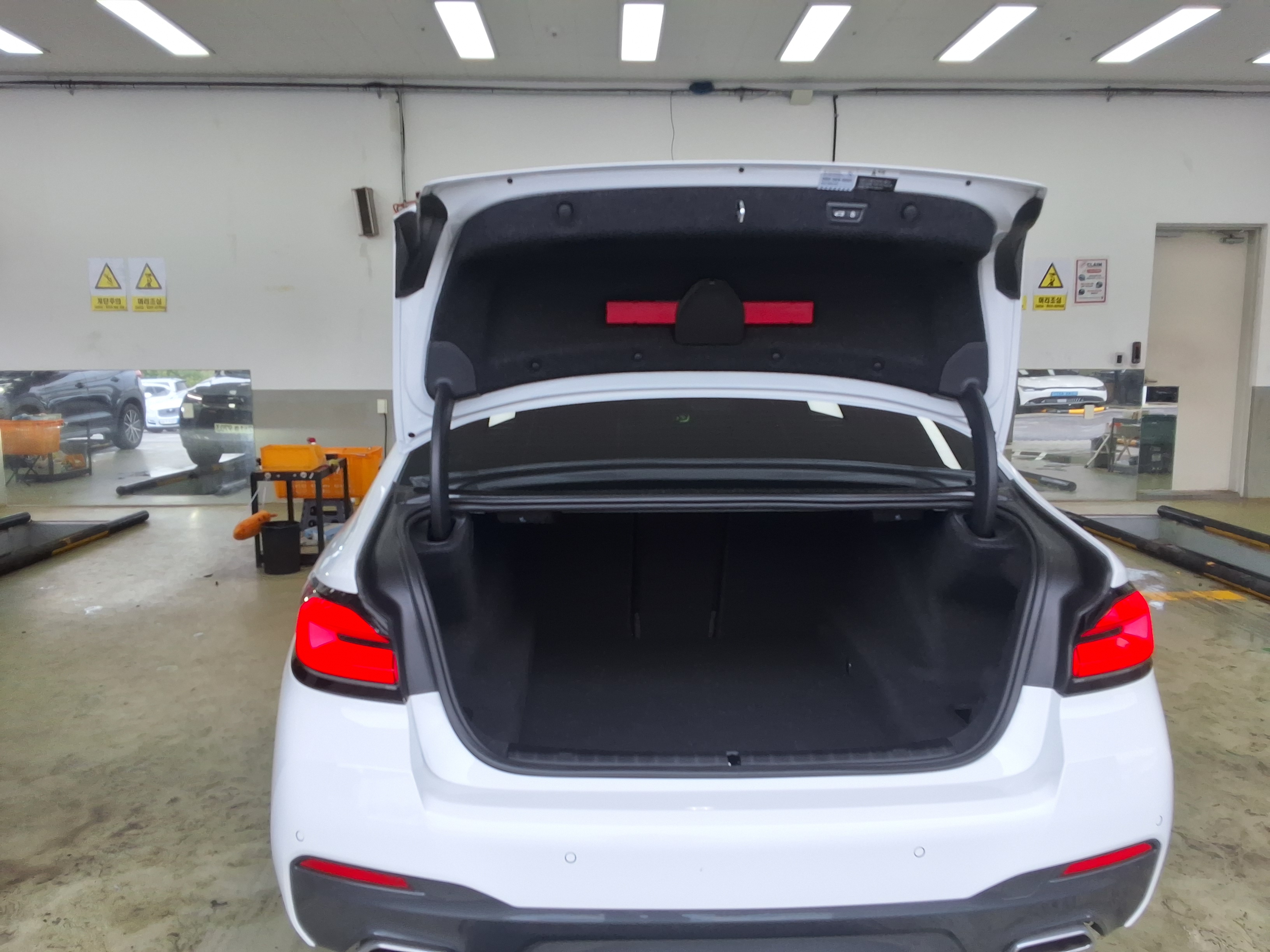 BMW 5 Series 2023 - Image 14