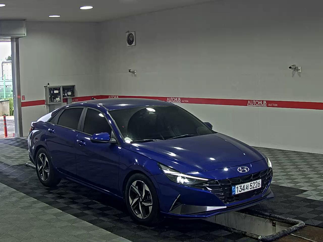 Hyundai Elantra 2021 - Image 2