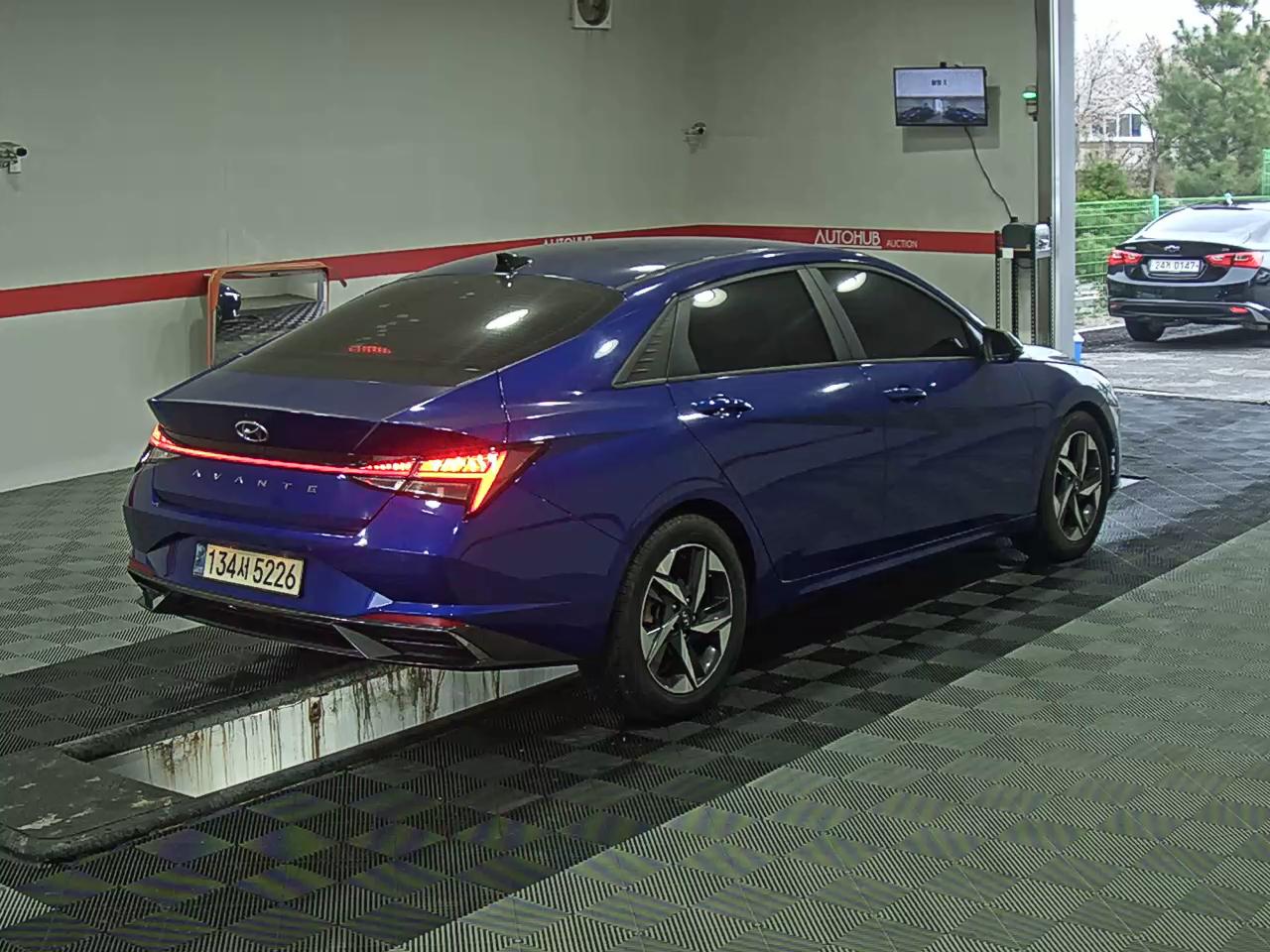 Hyundai Elantra 2021 - Image 4