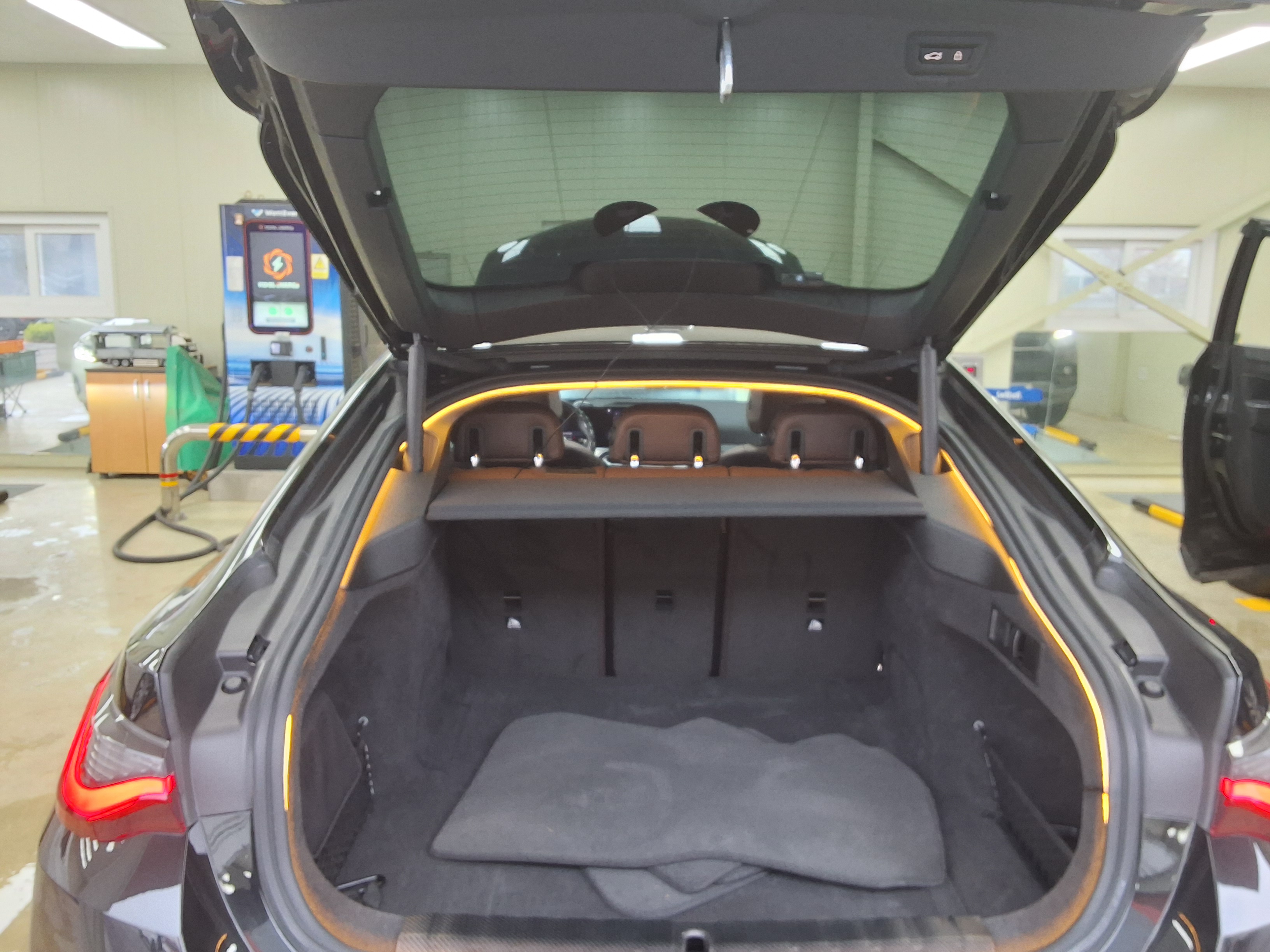 BMW i4 - 14