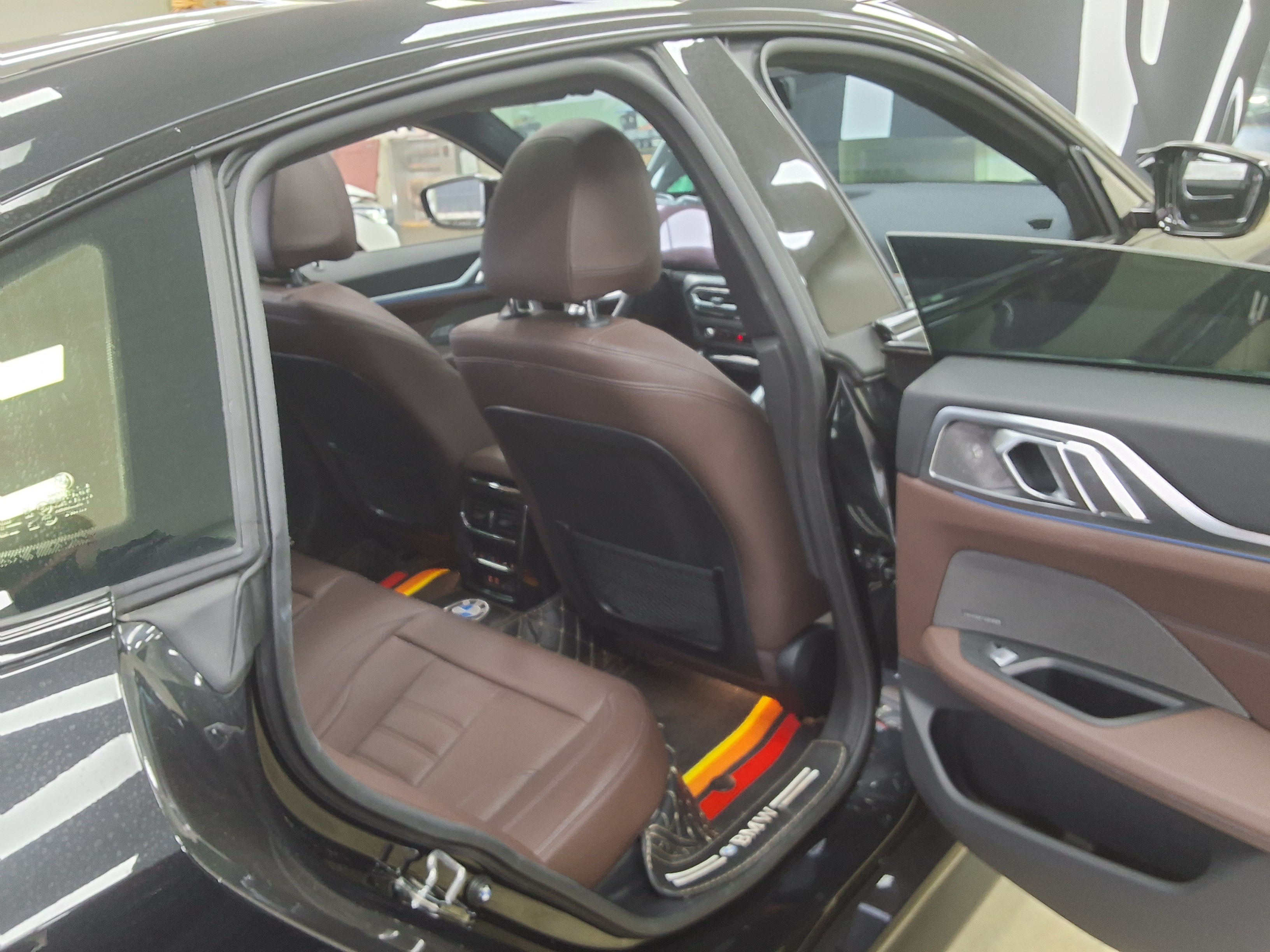 BMW i4 - 12