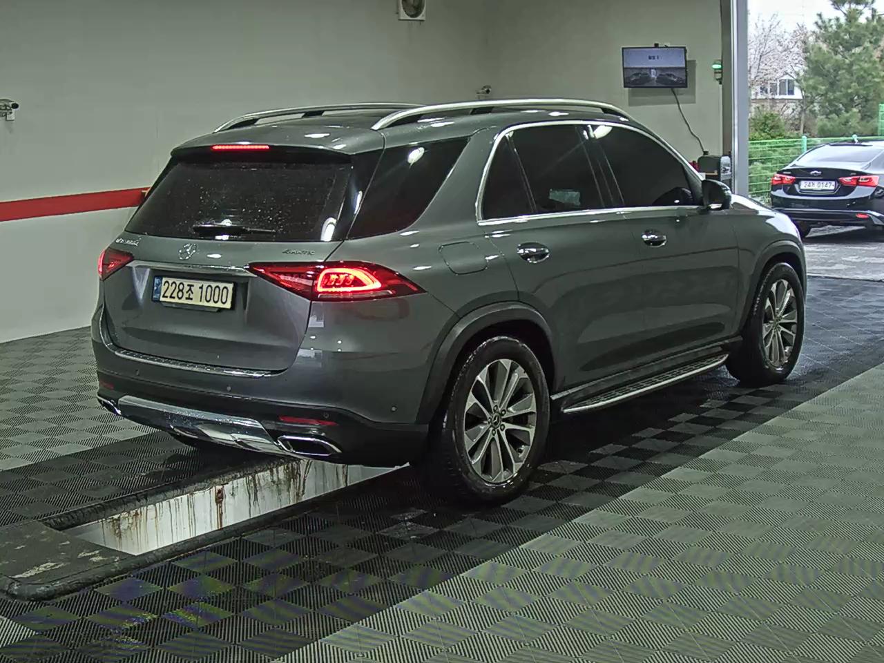 مرسيدس بنز GLE - 4
