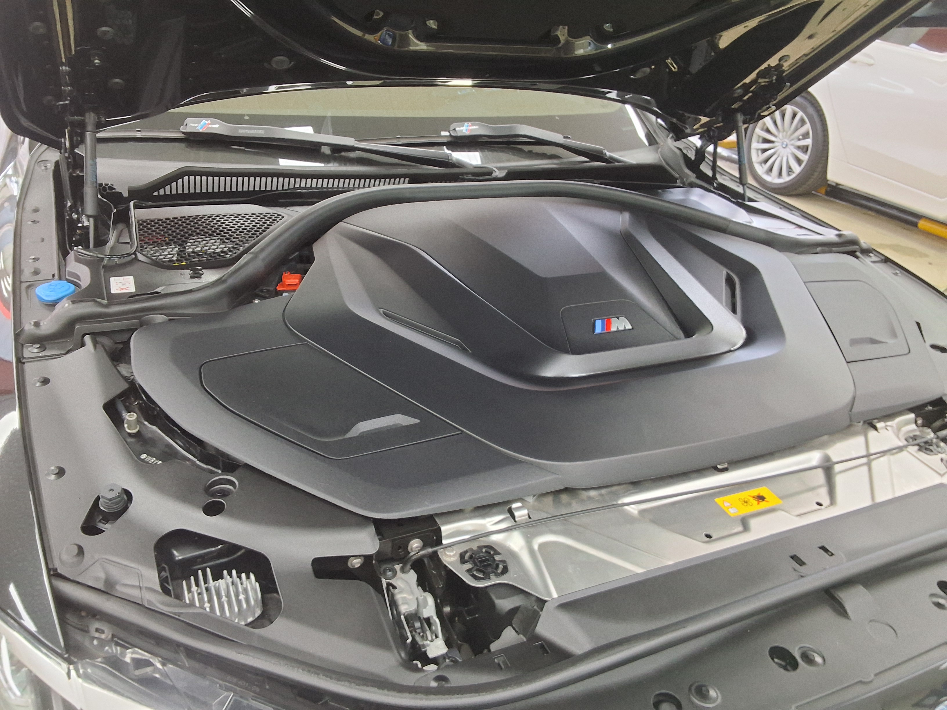 BMW i4 - 20