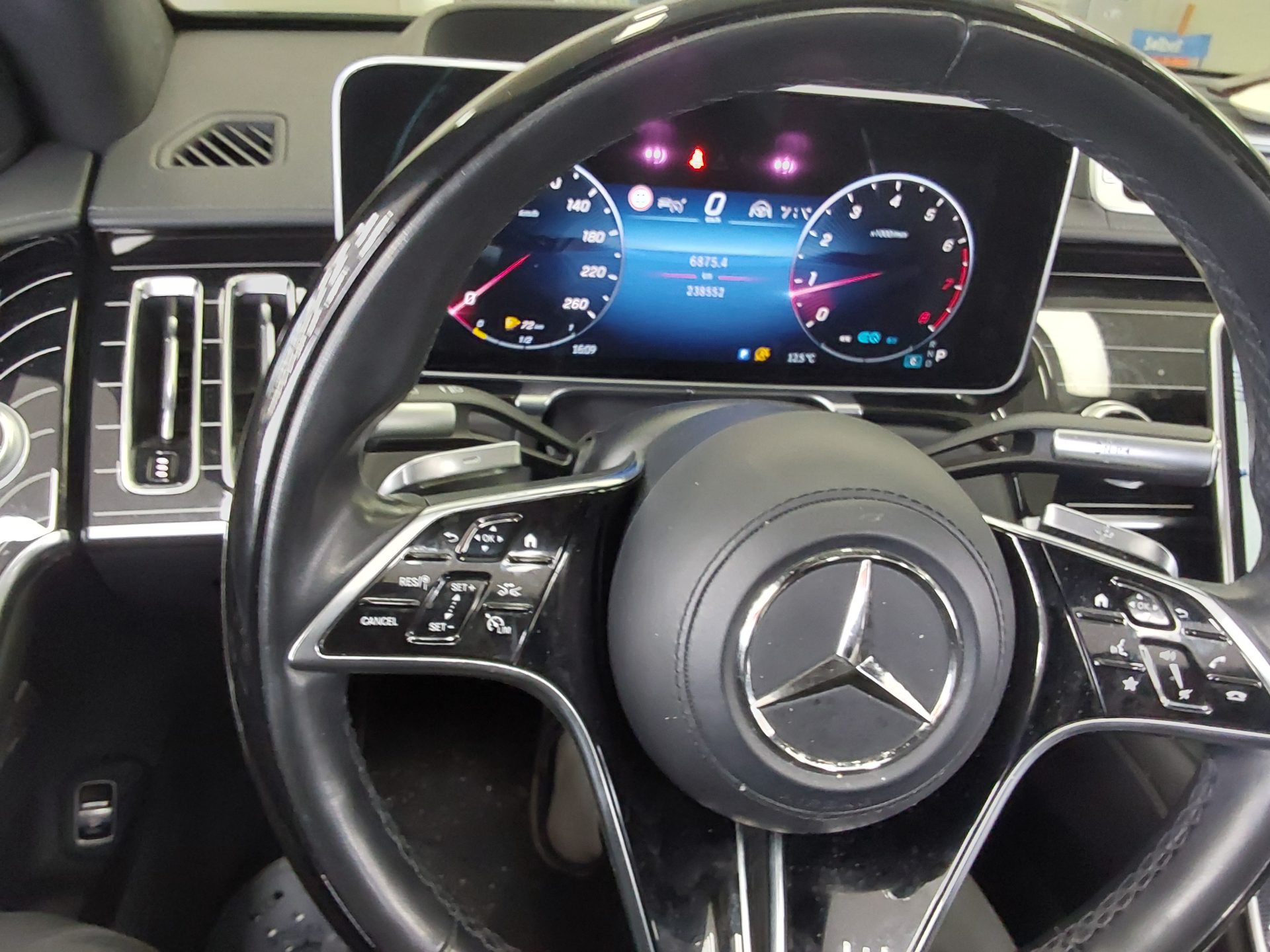 Mercedes-Benz S-Class 2022 - Image 16