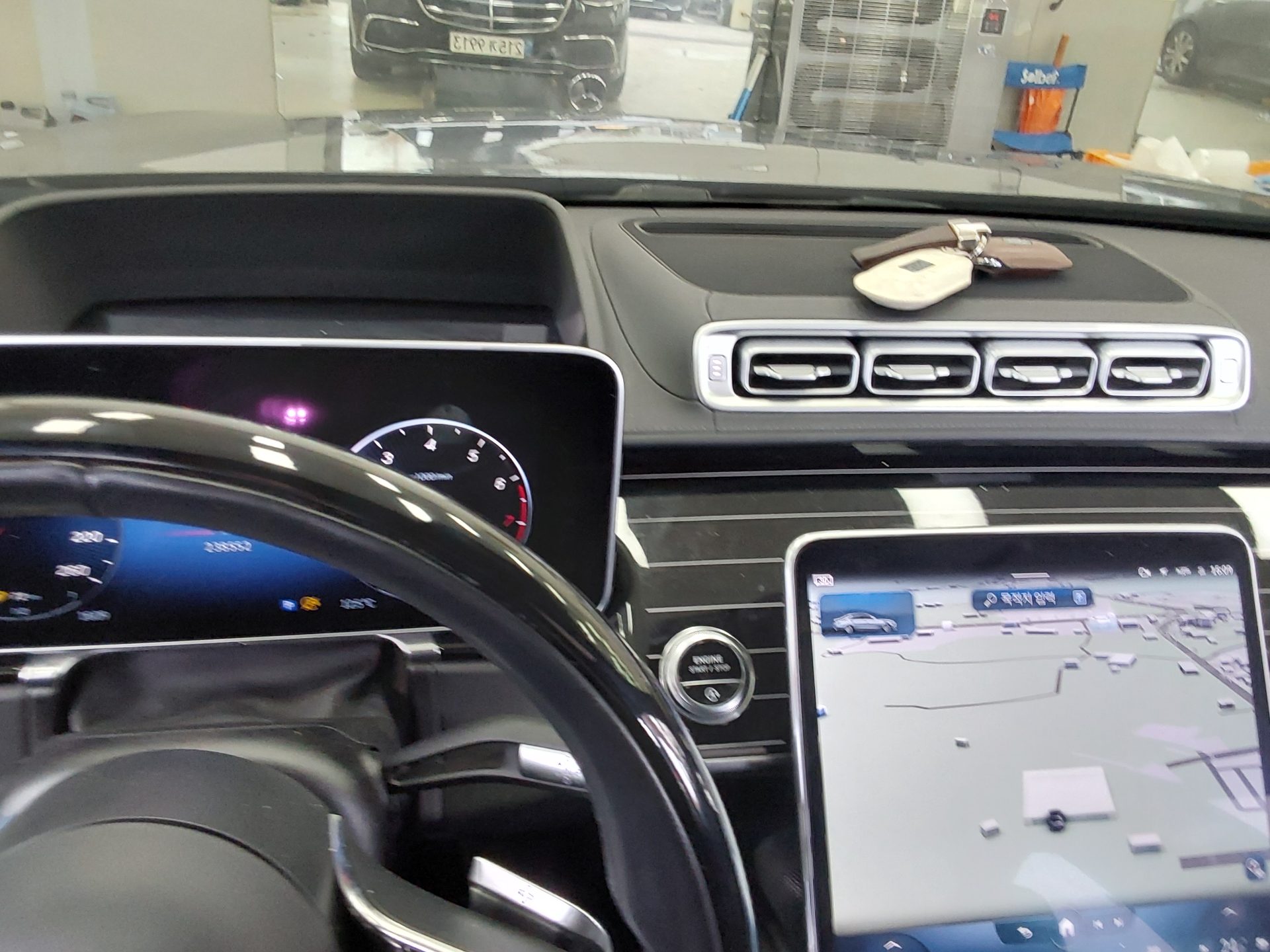 Mercedes-Benz S-Class 2022 - Image 17