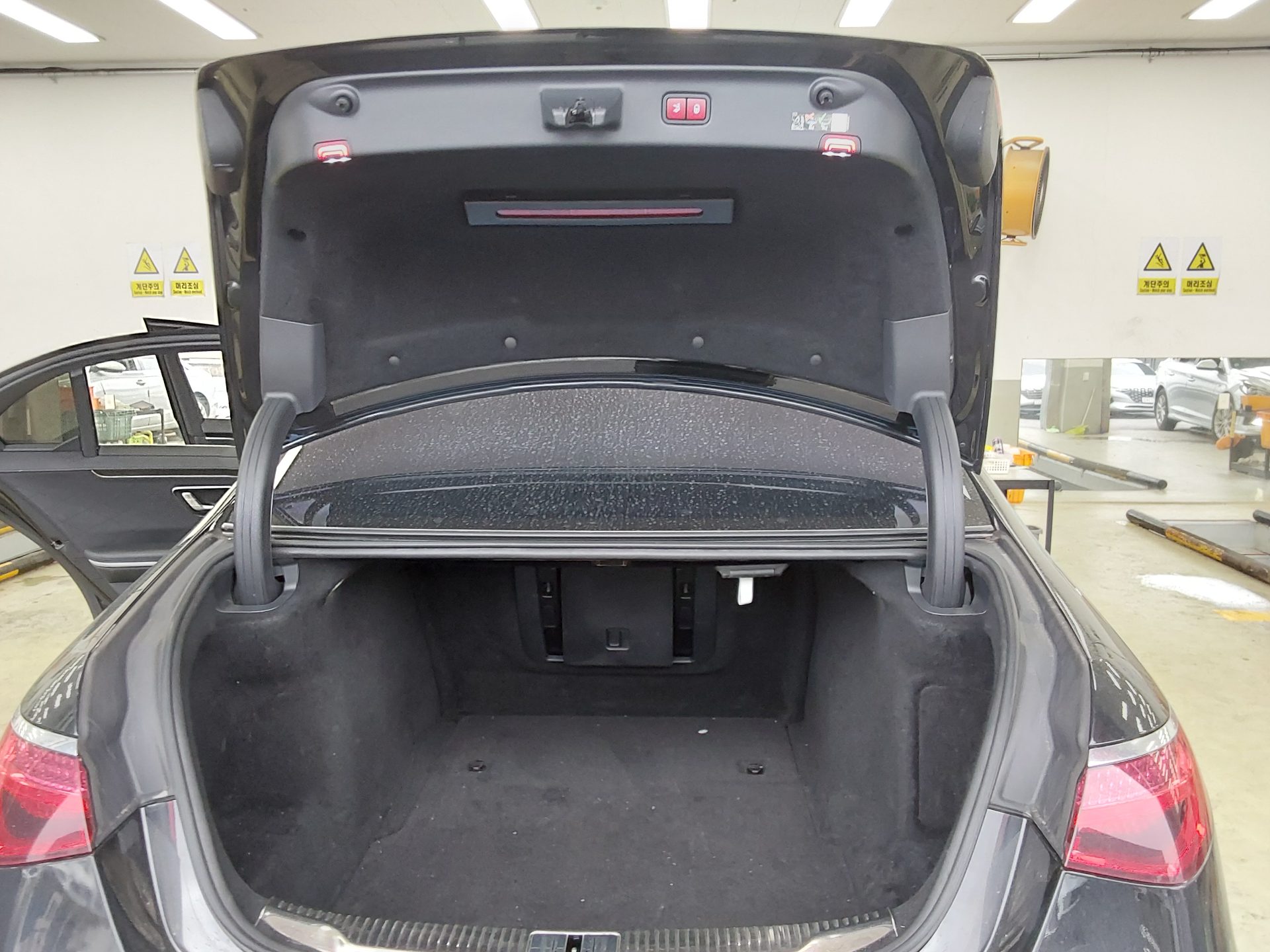 Mercedes-Benz S-Class 2022 - Image 14