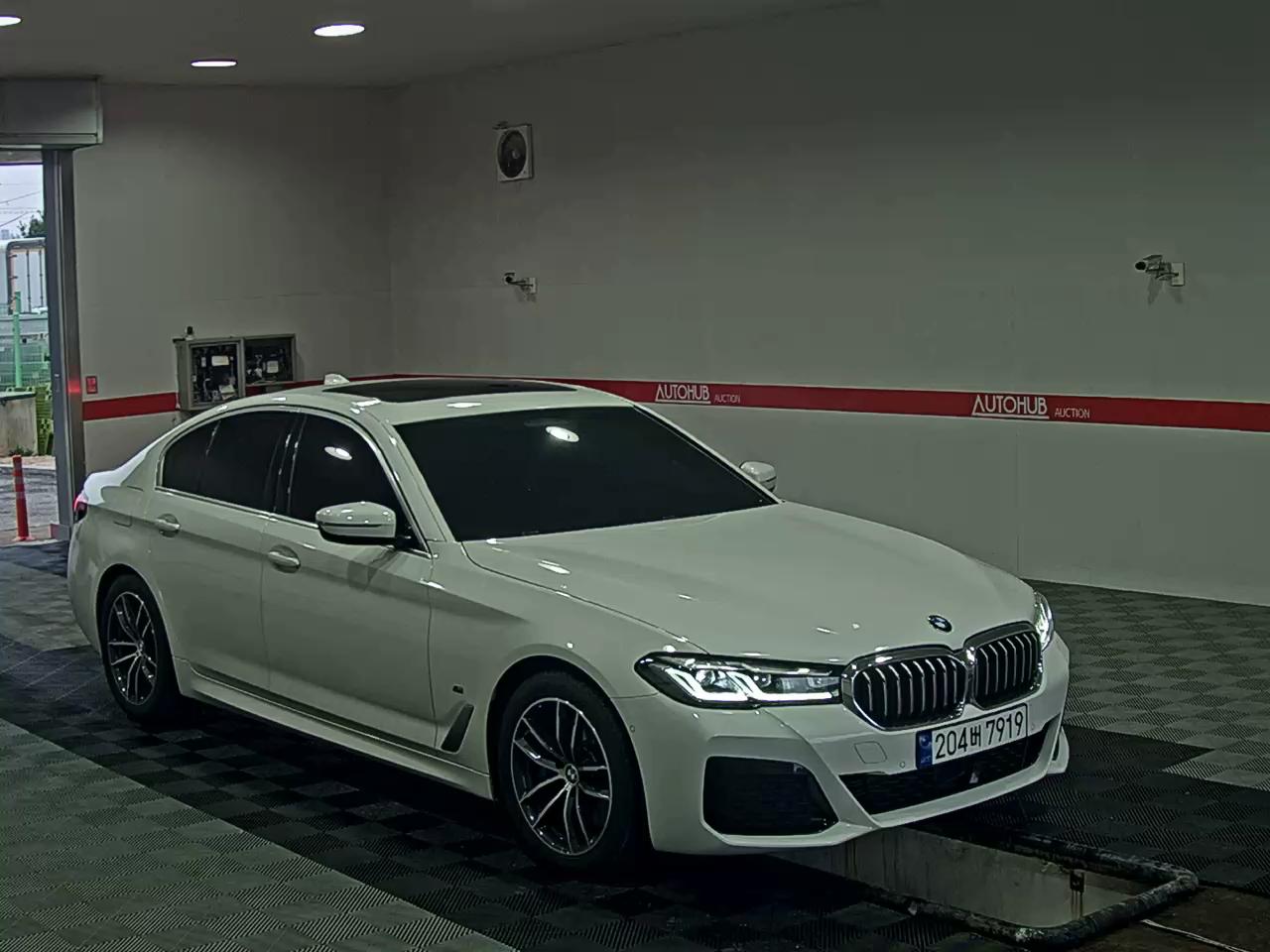 BMW 5 Series 2023 - Image 2