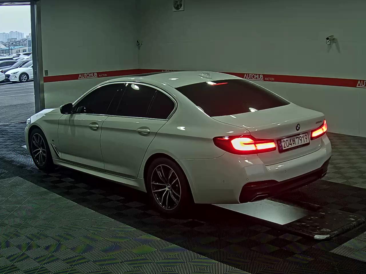 BMW 5 Series 2023 - Image 5
