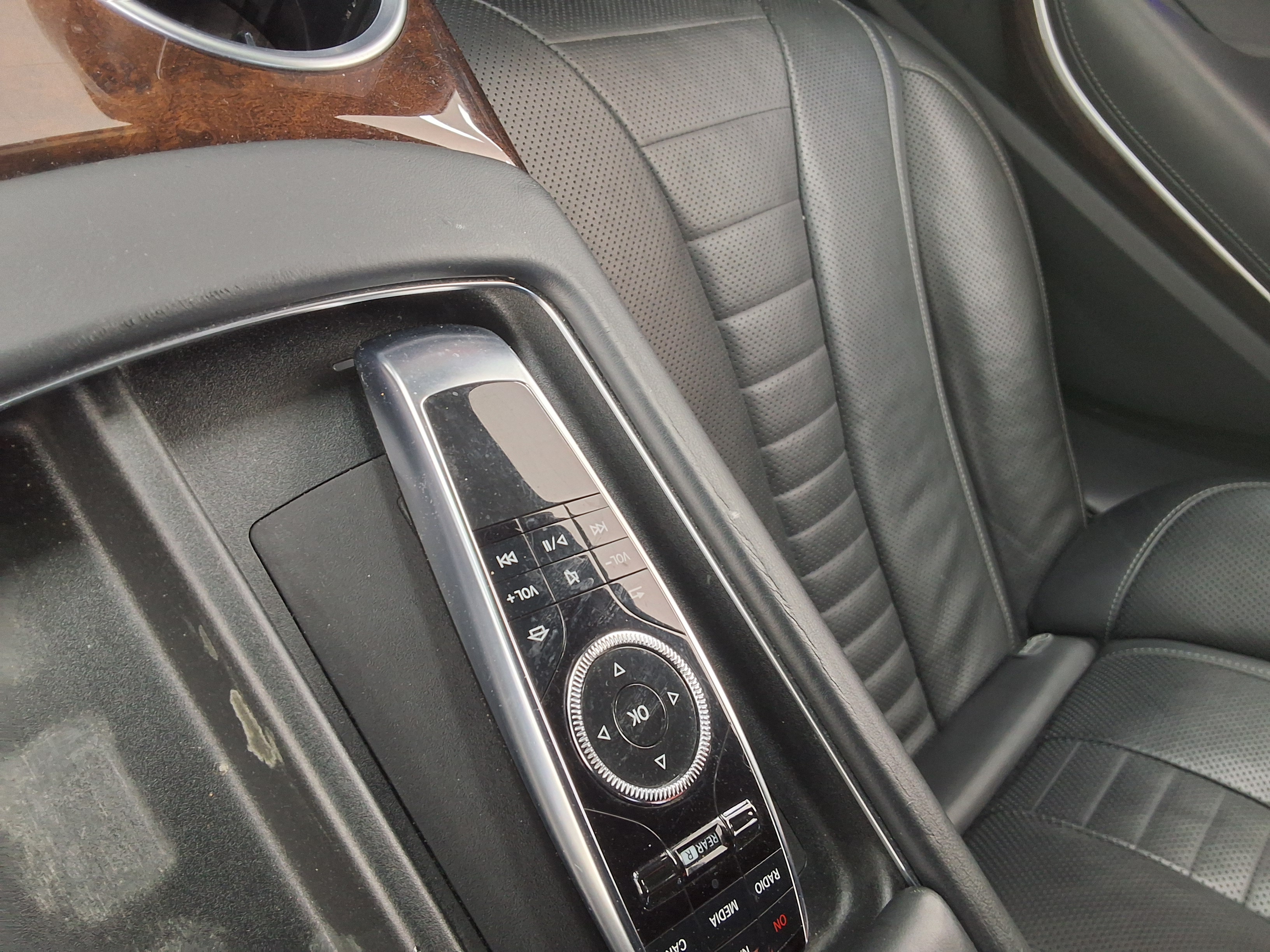 Mercedes-Benz S-Class - 21