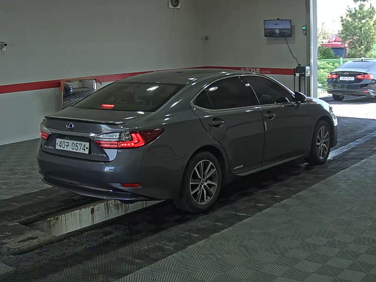 Lexus ES - 4
