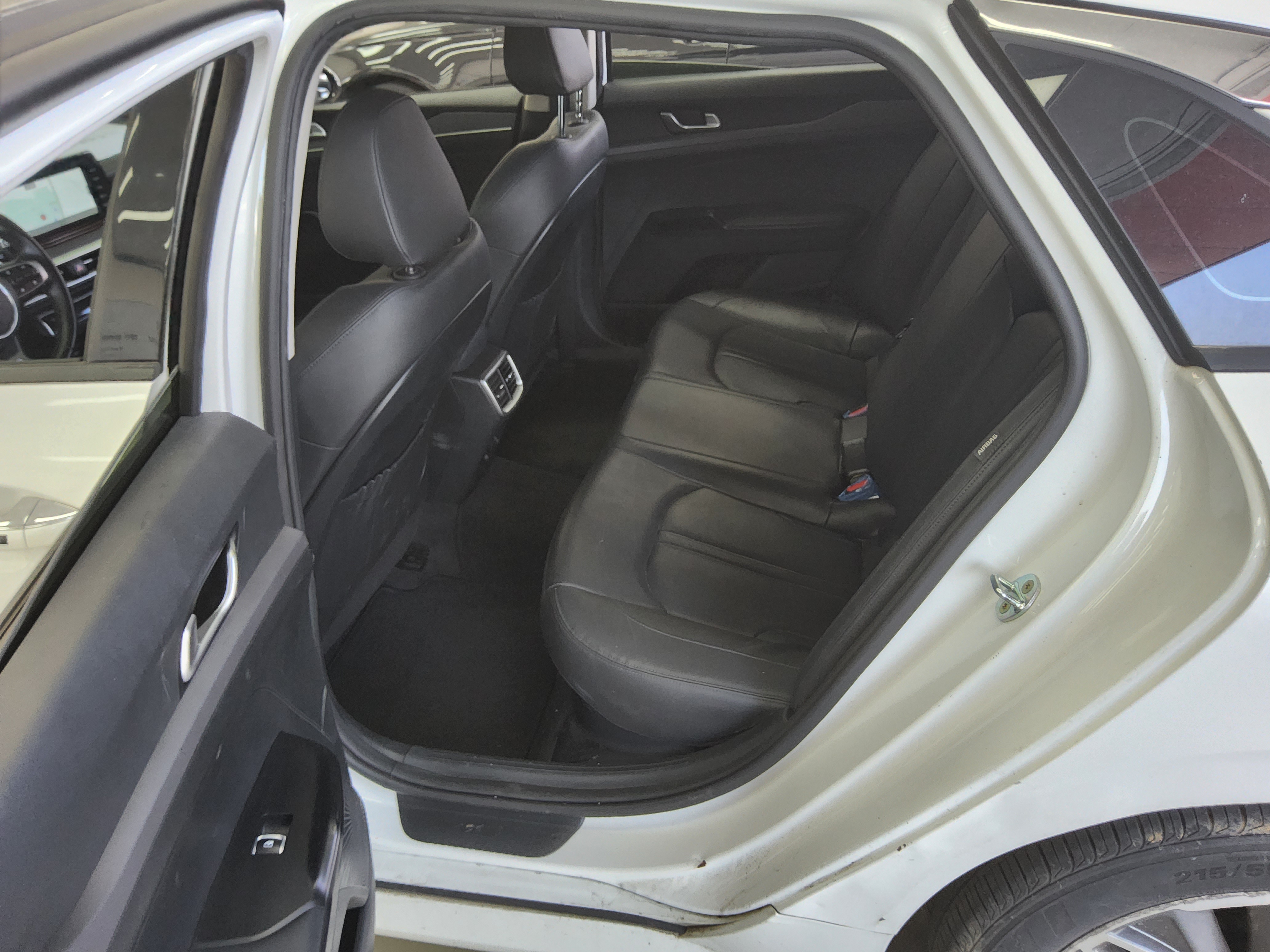 Kia K5 2023 - Image 11