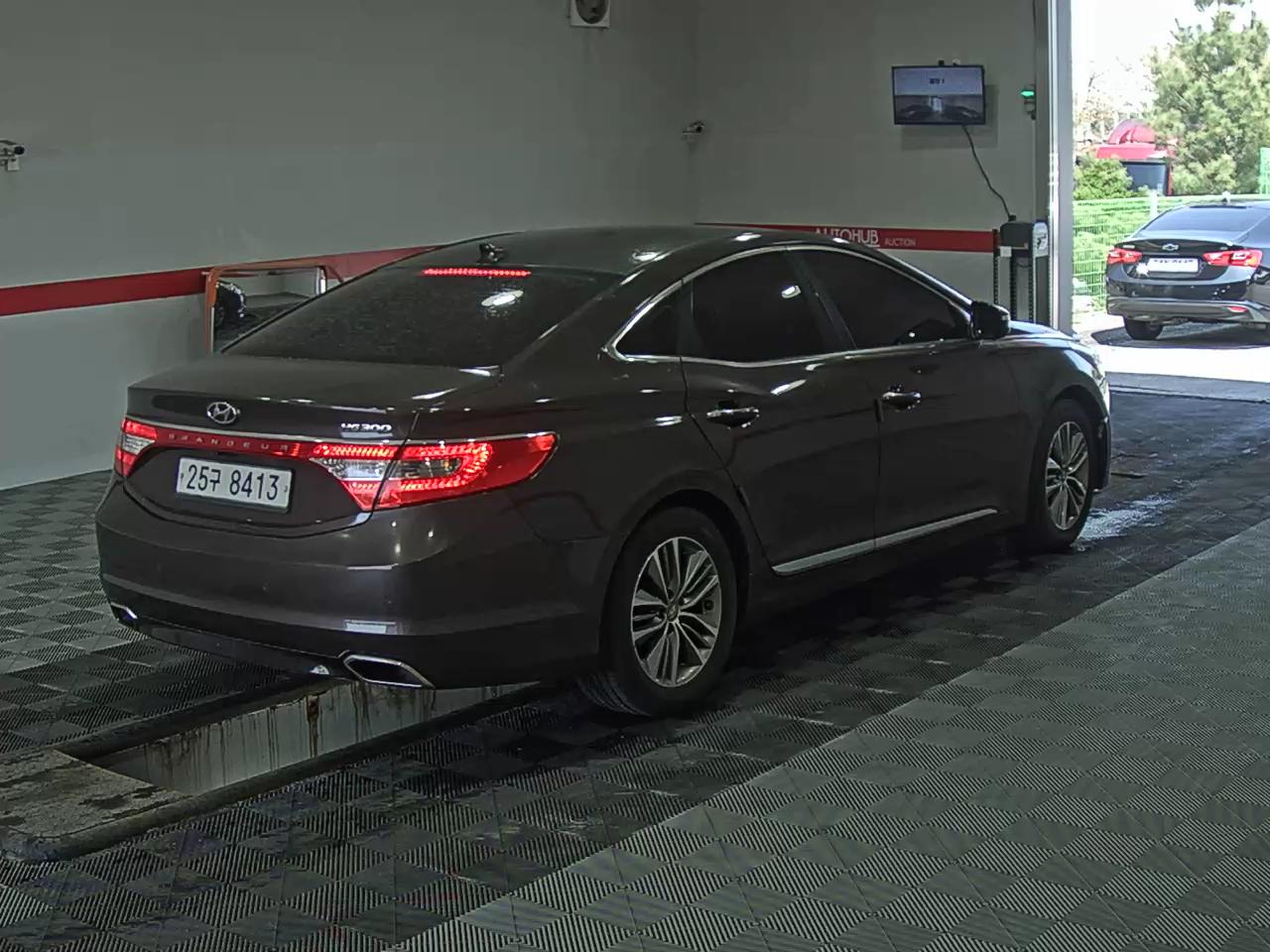 Hyundai Grandeur 2015 - Image 4