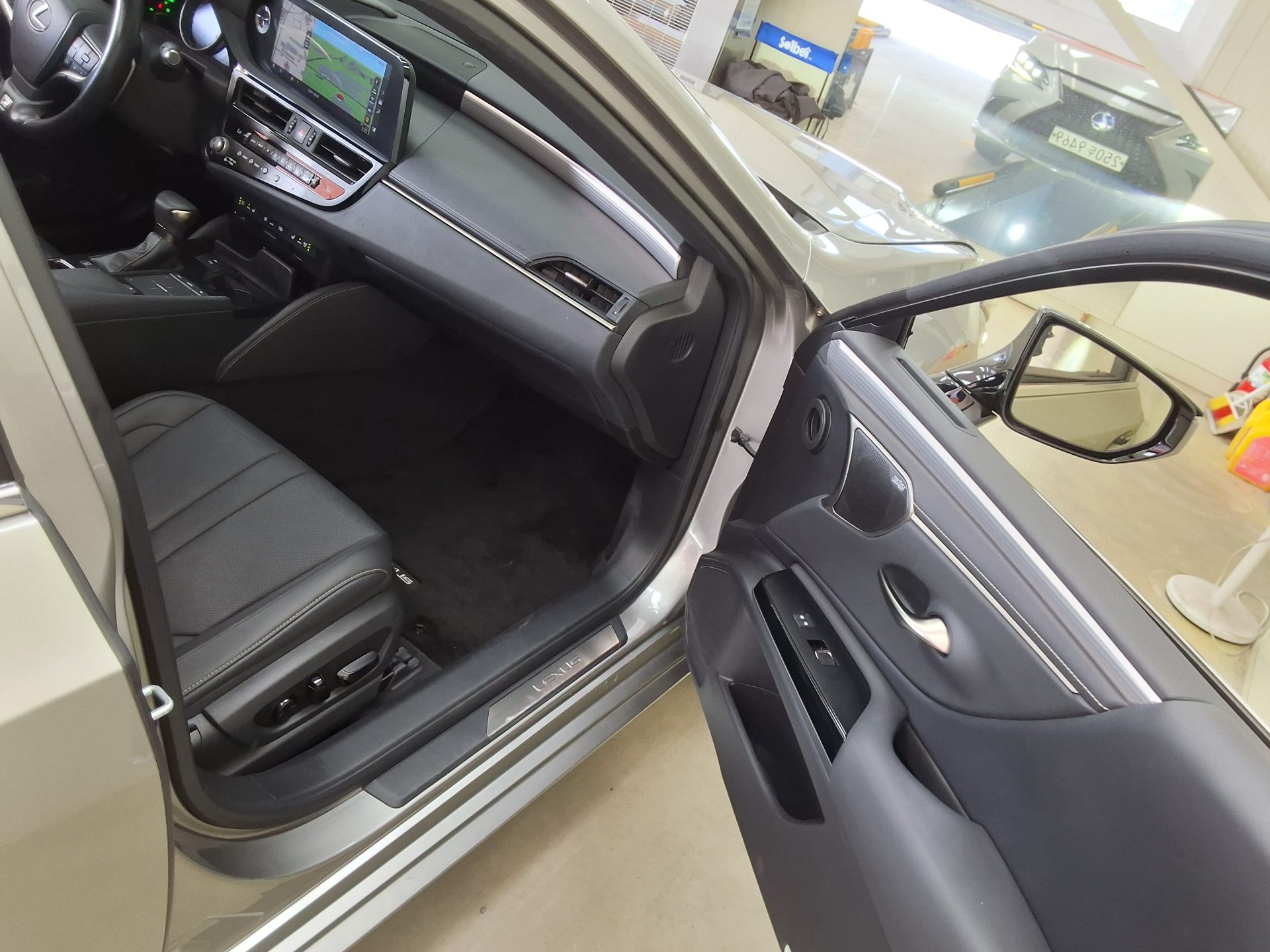 LEXUS ES - 13
