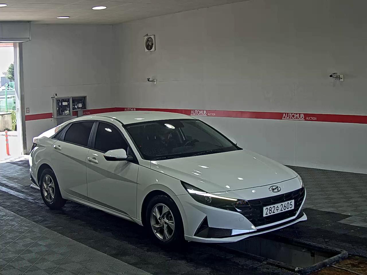 Hyundai Elantra 2021 - Image 2