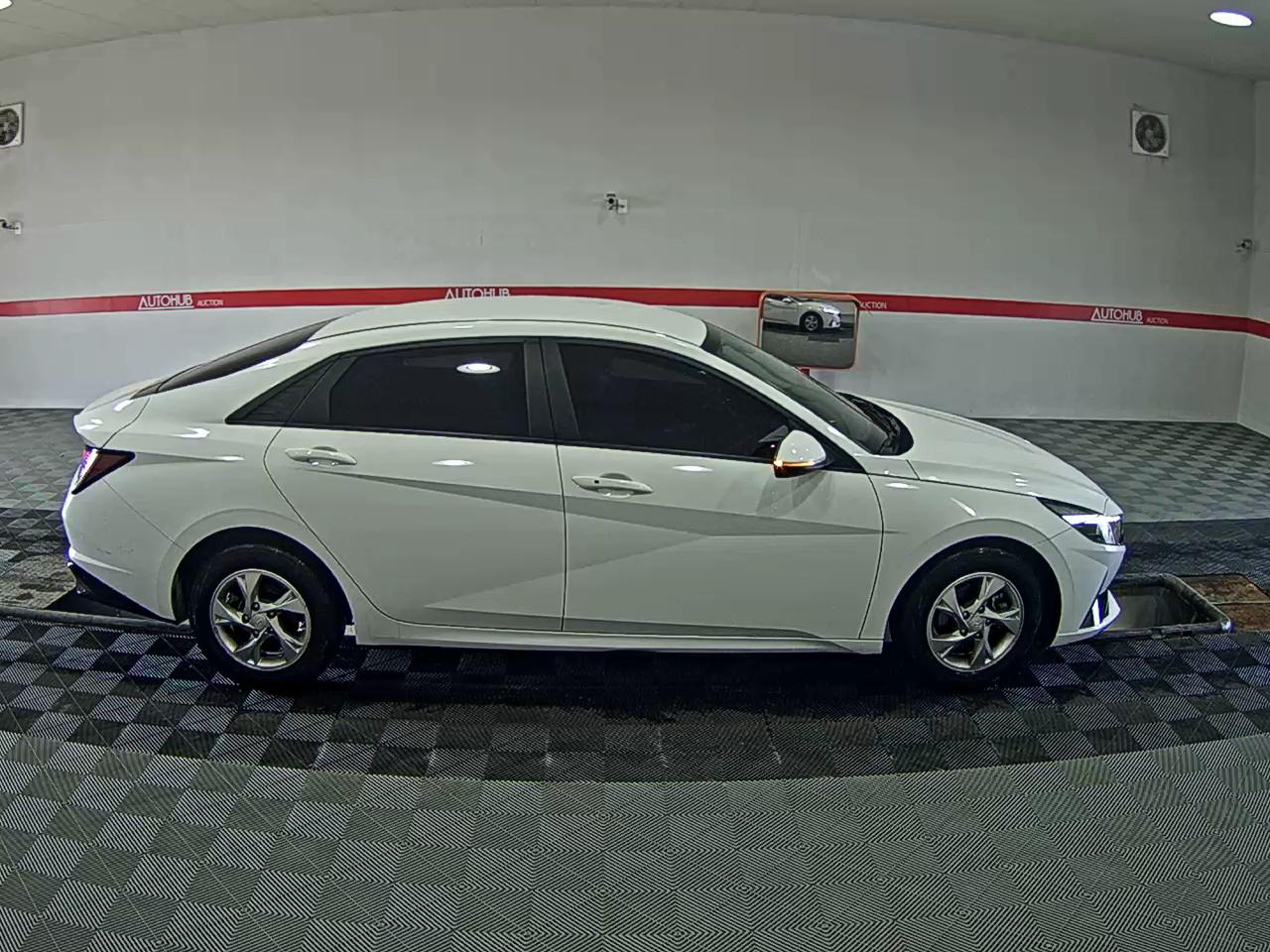 Hyundai Elantra 2021 - Image 3