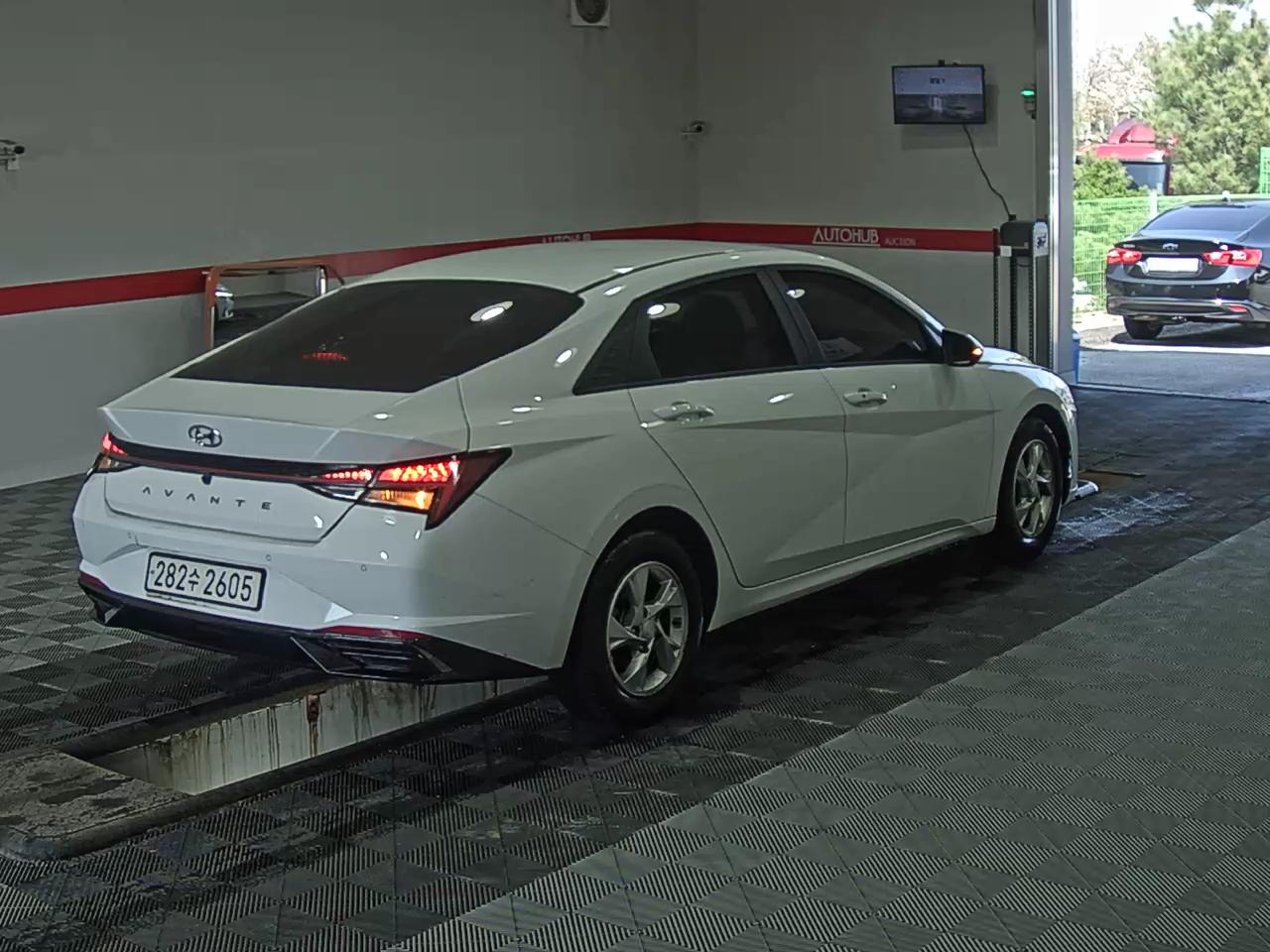 Hyundai Elantra 2021 - Image 4