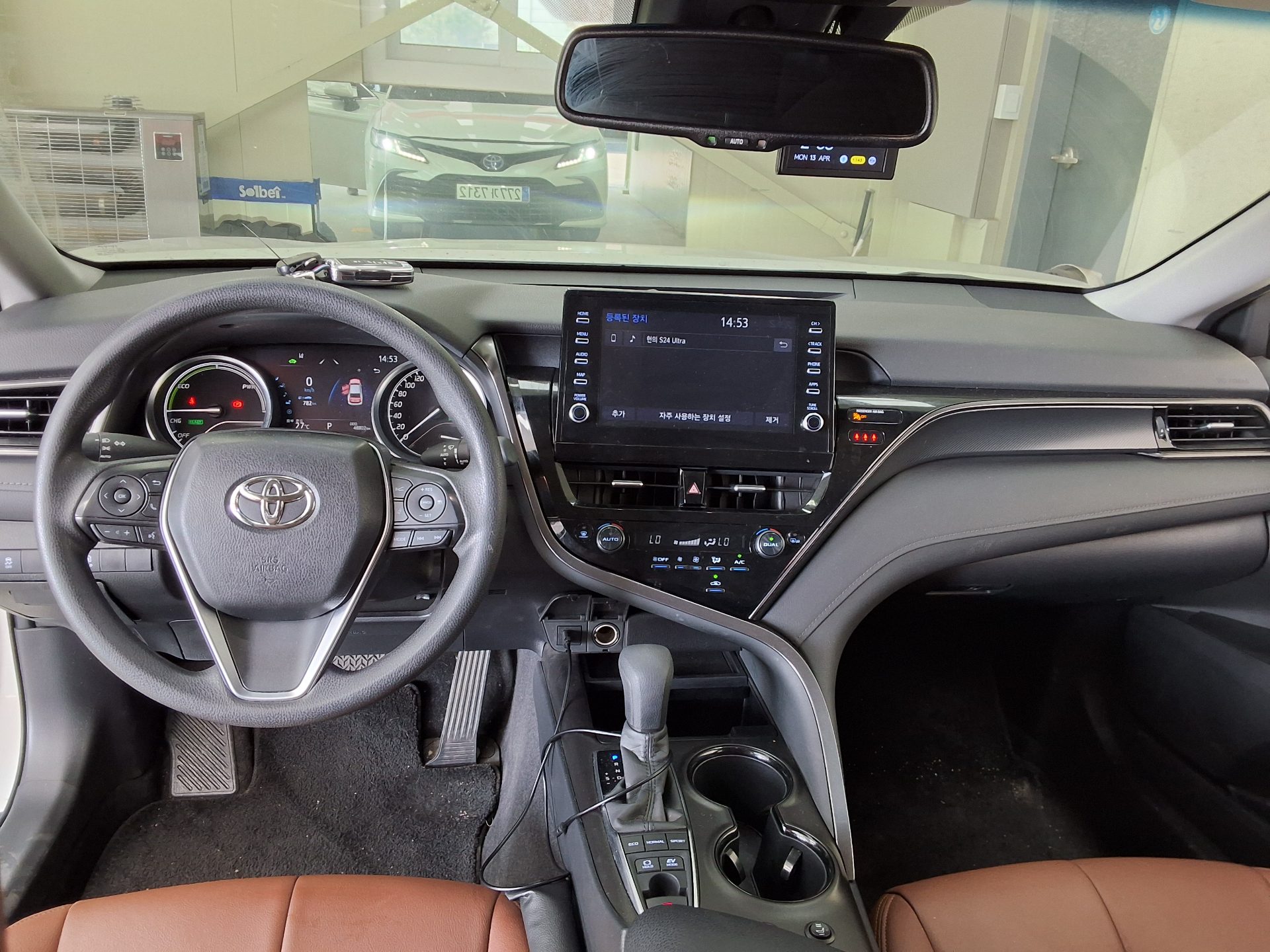 Toyota Camry 2024 - Image 18