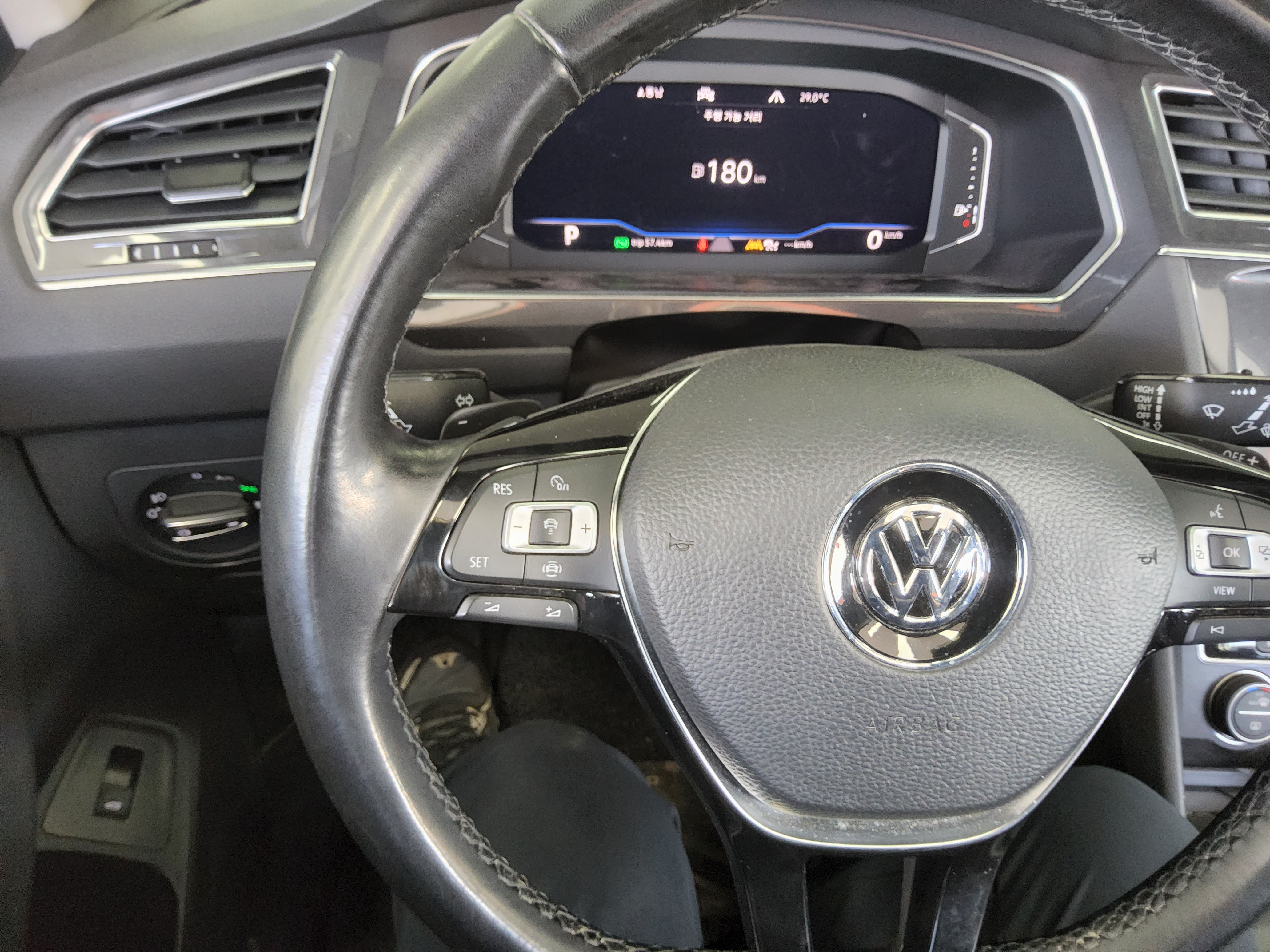 Volkswagen Tiguan - 16