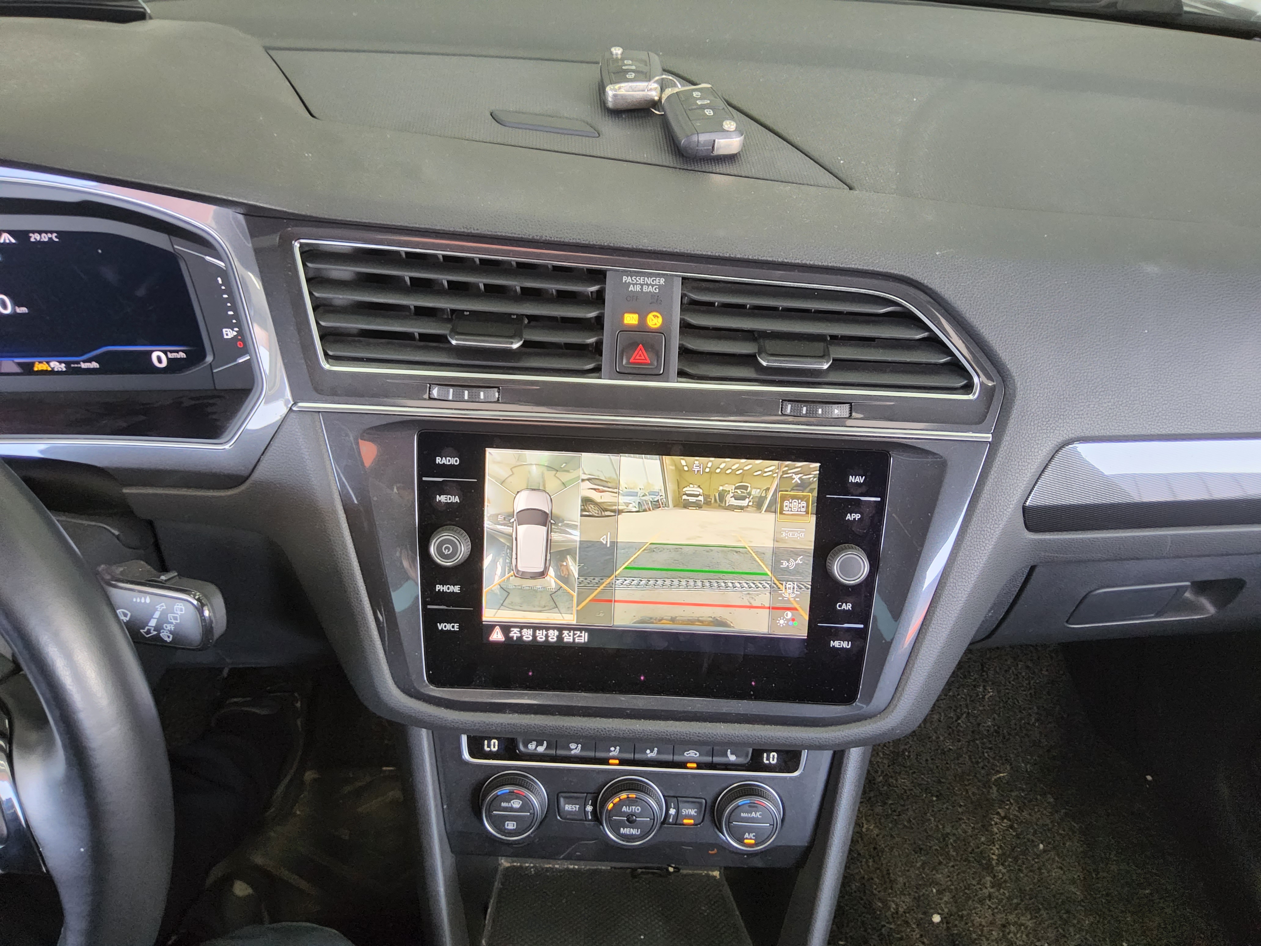 Volkswagen Tiguan - 17