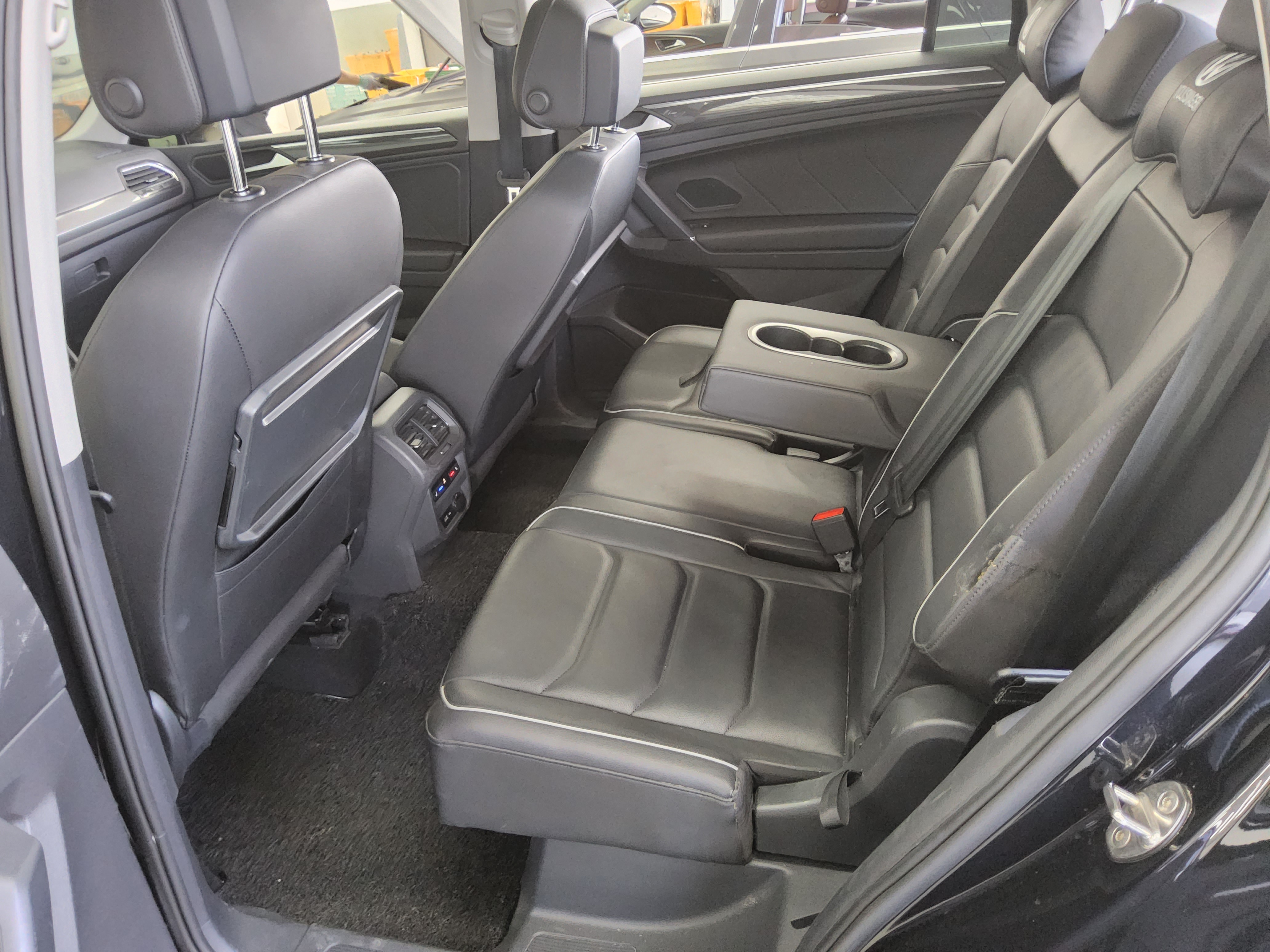 Volkswagen Tiguan - 11