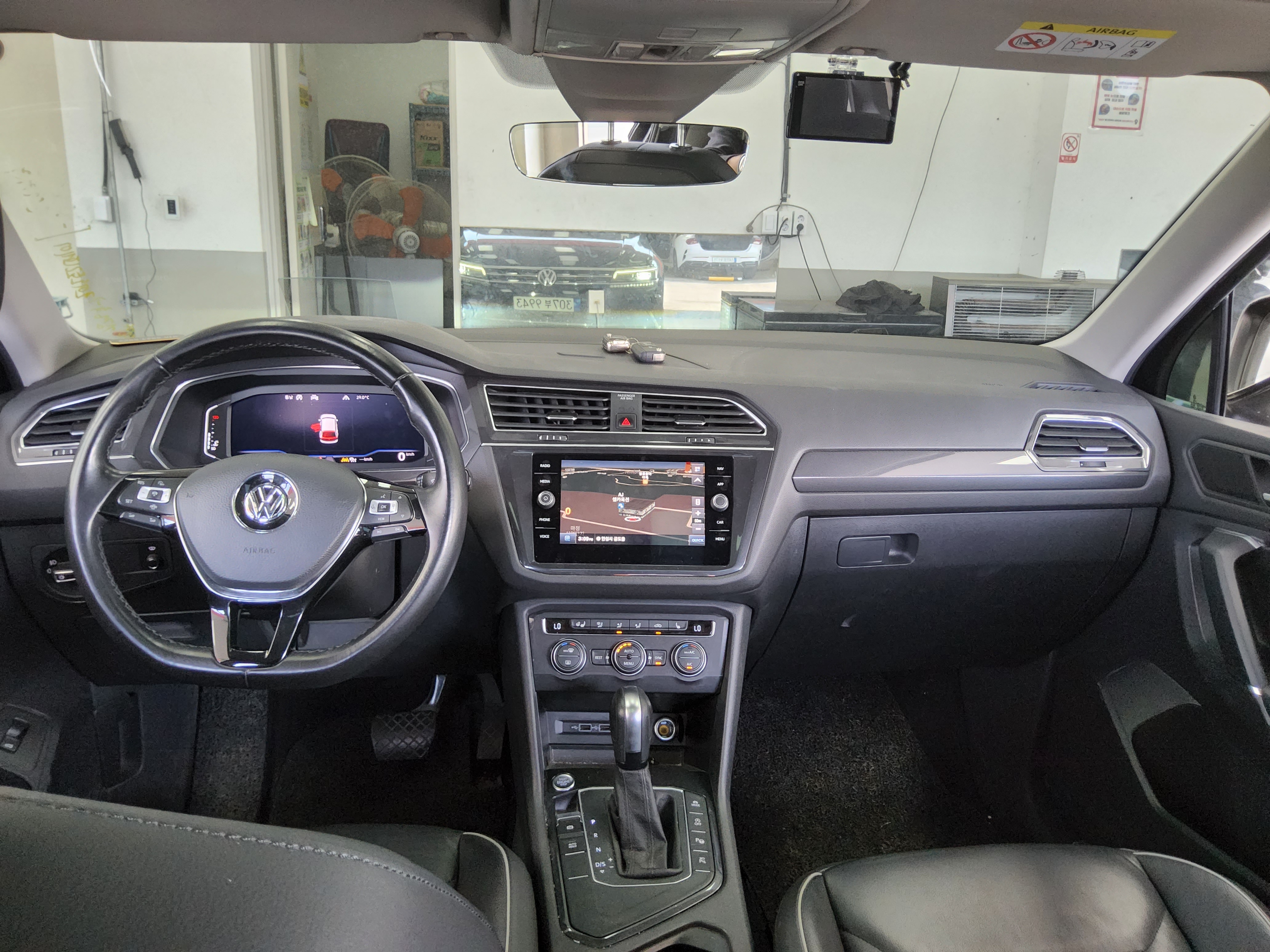 Volkswagen Tiguan - 10