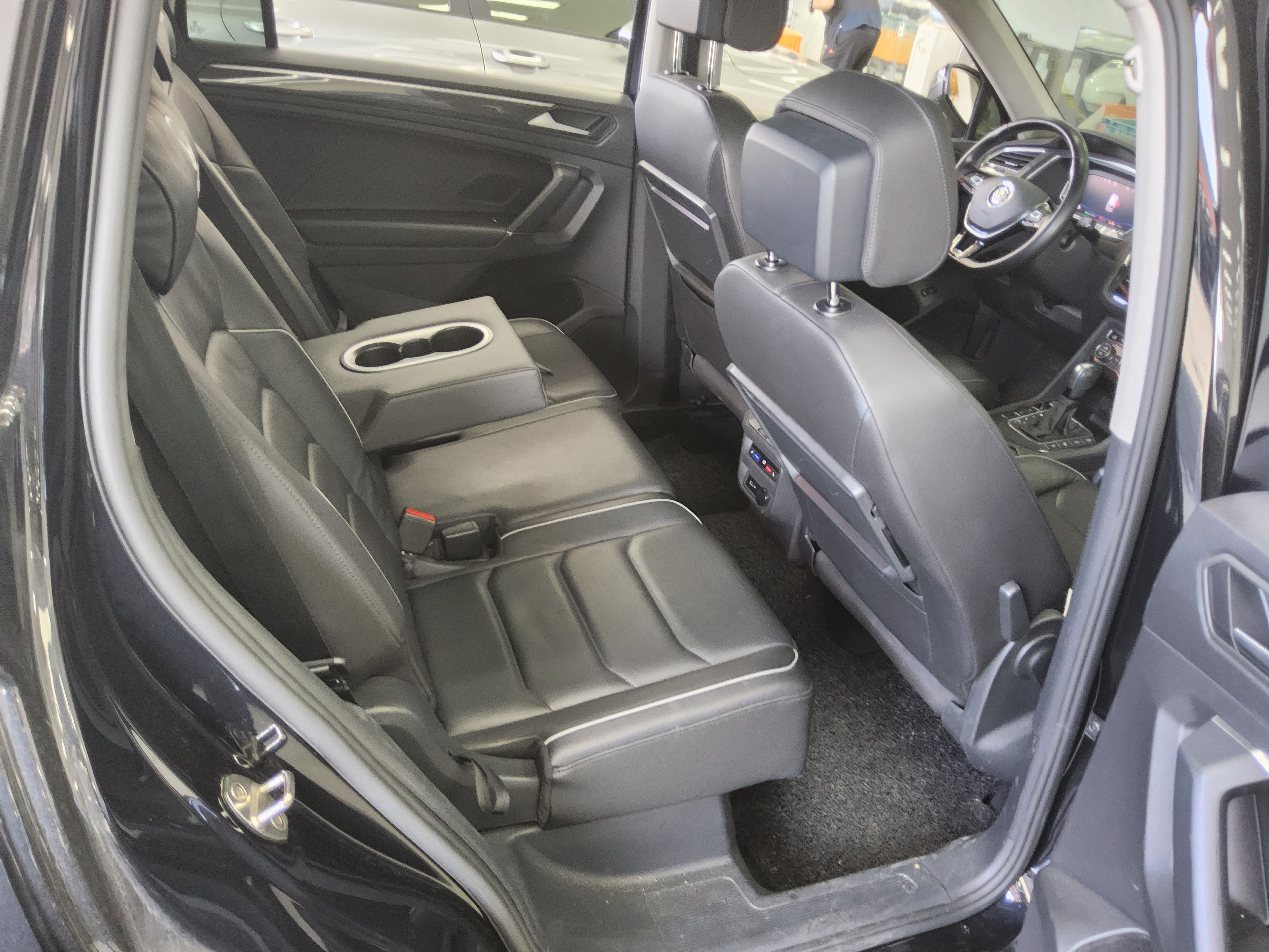 Volkswagen Tiguan - 12