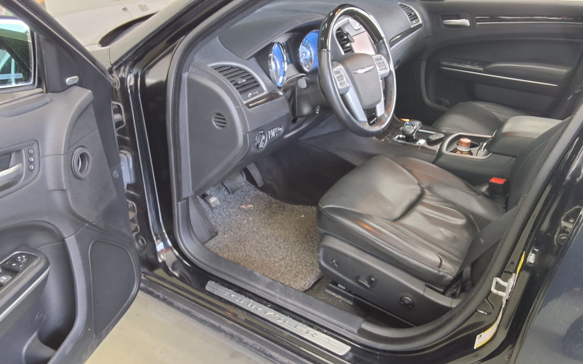 CHRYSLER 300C - 9