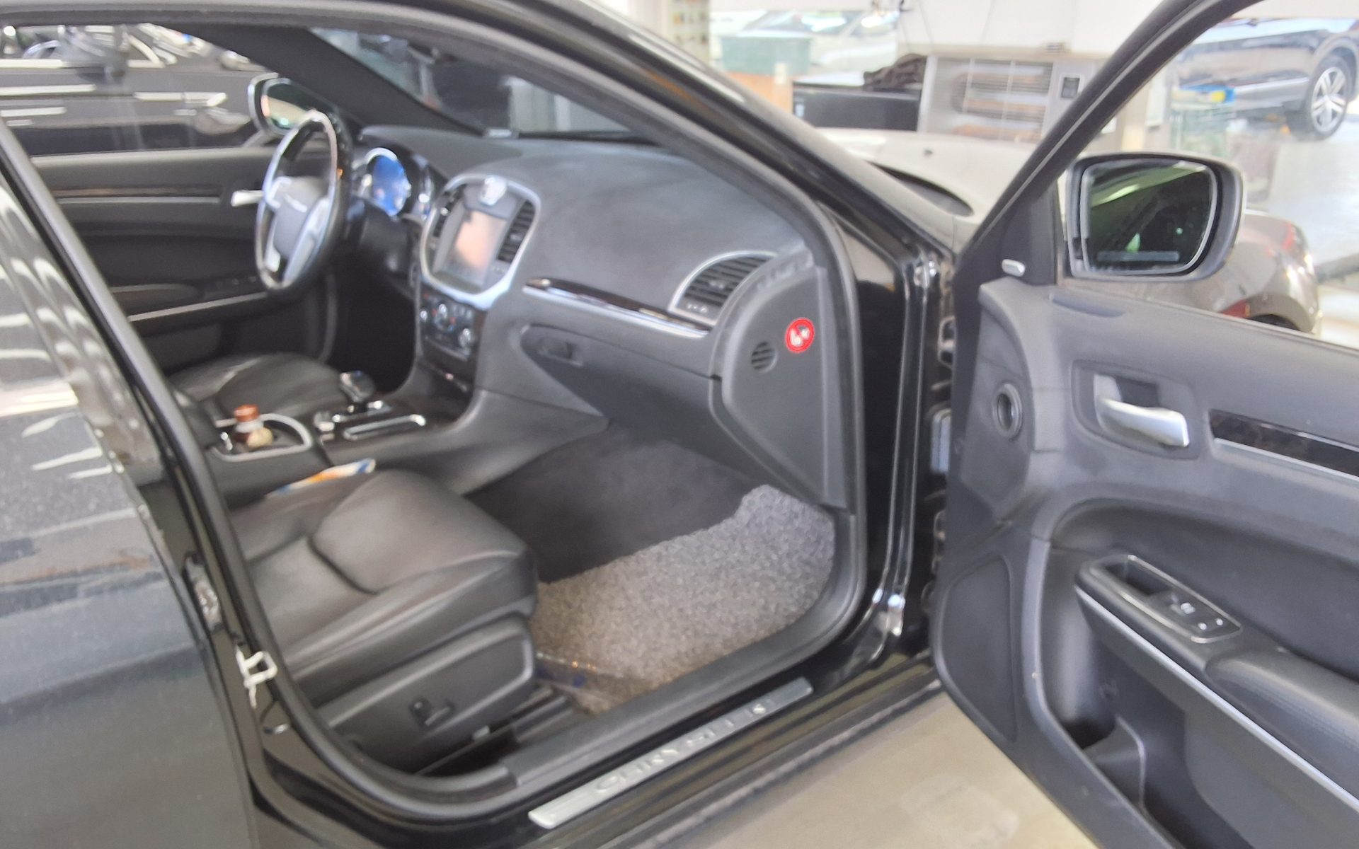 CHRYSLER 300C - 13