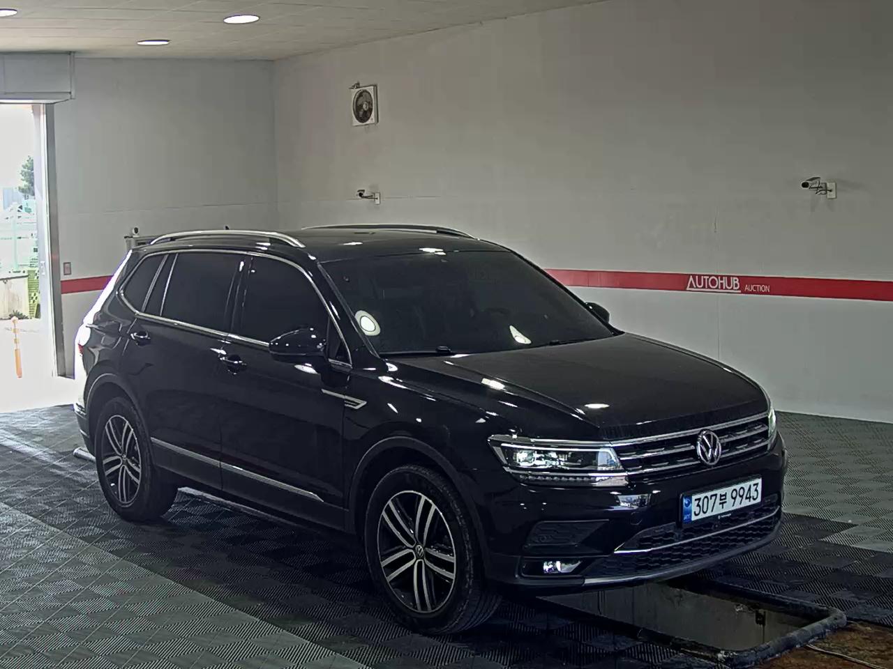 Volkswagen Tiguan - 2