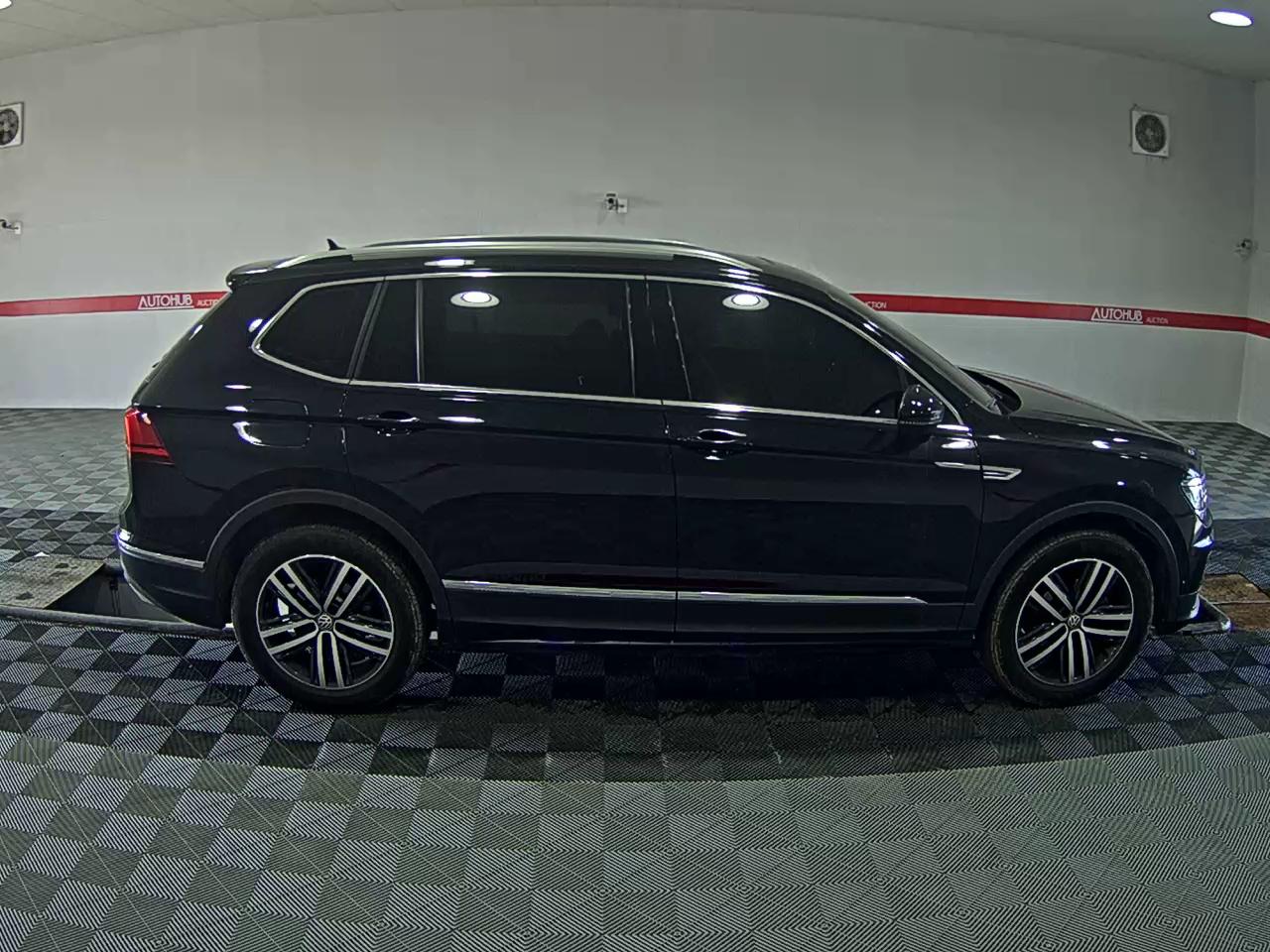 Volkswagen Tiguan - 3