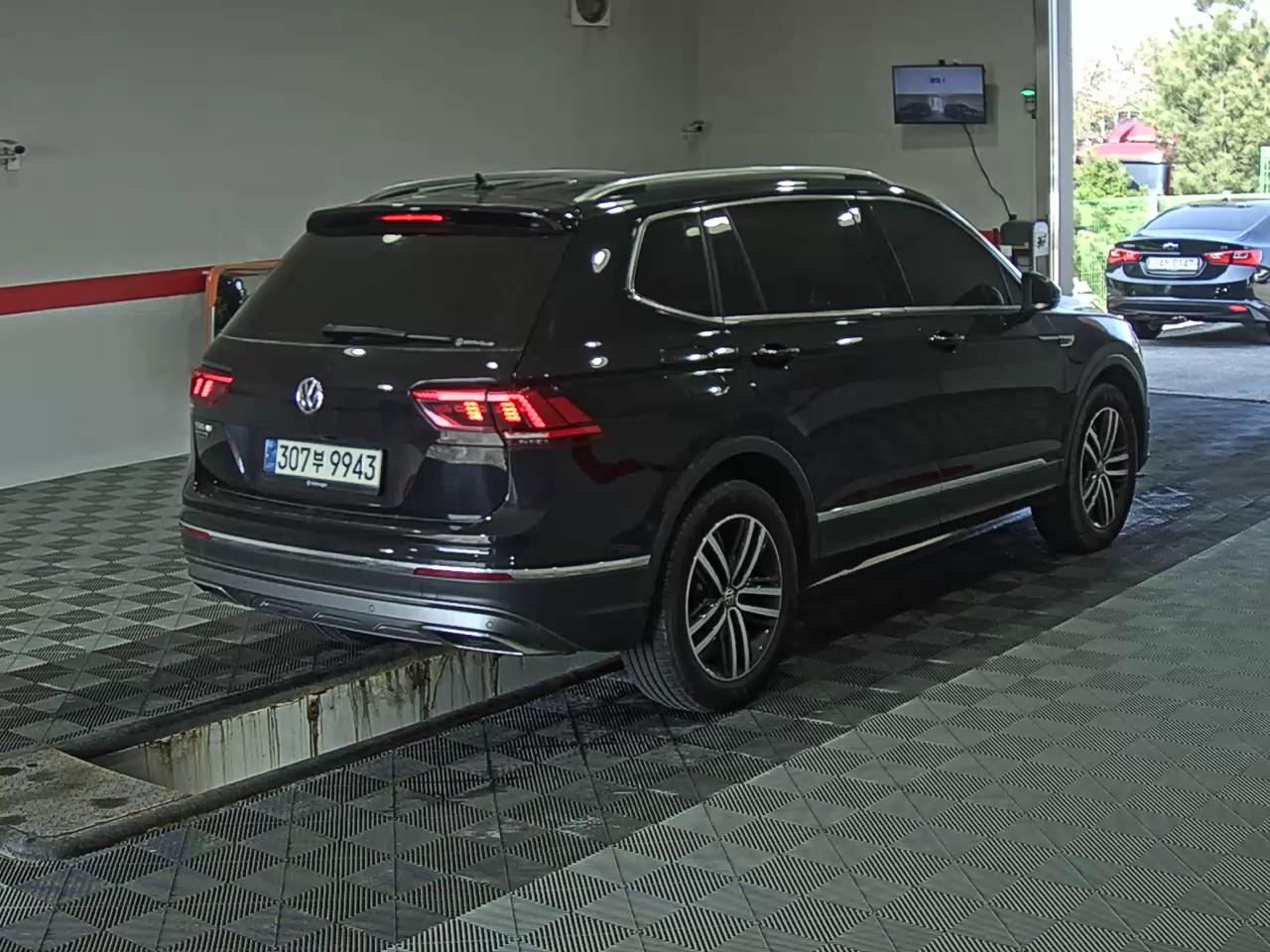 Volkswagen Tiguan - 4