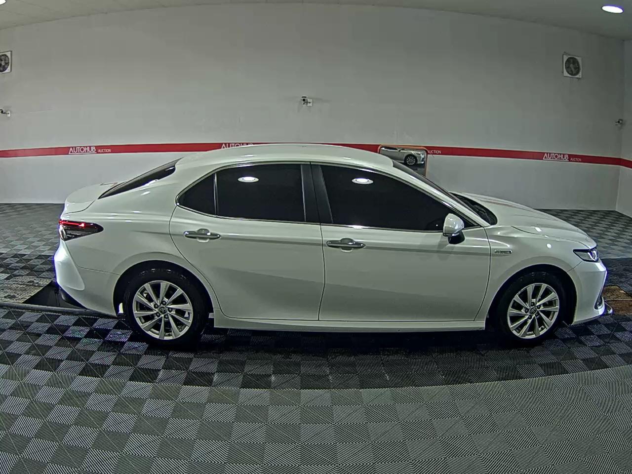 Toyota Camry 2024 - Image 3
