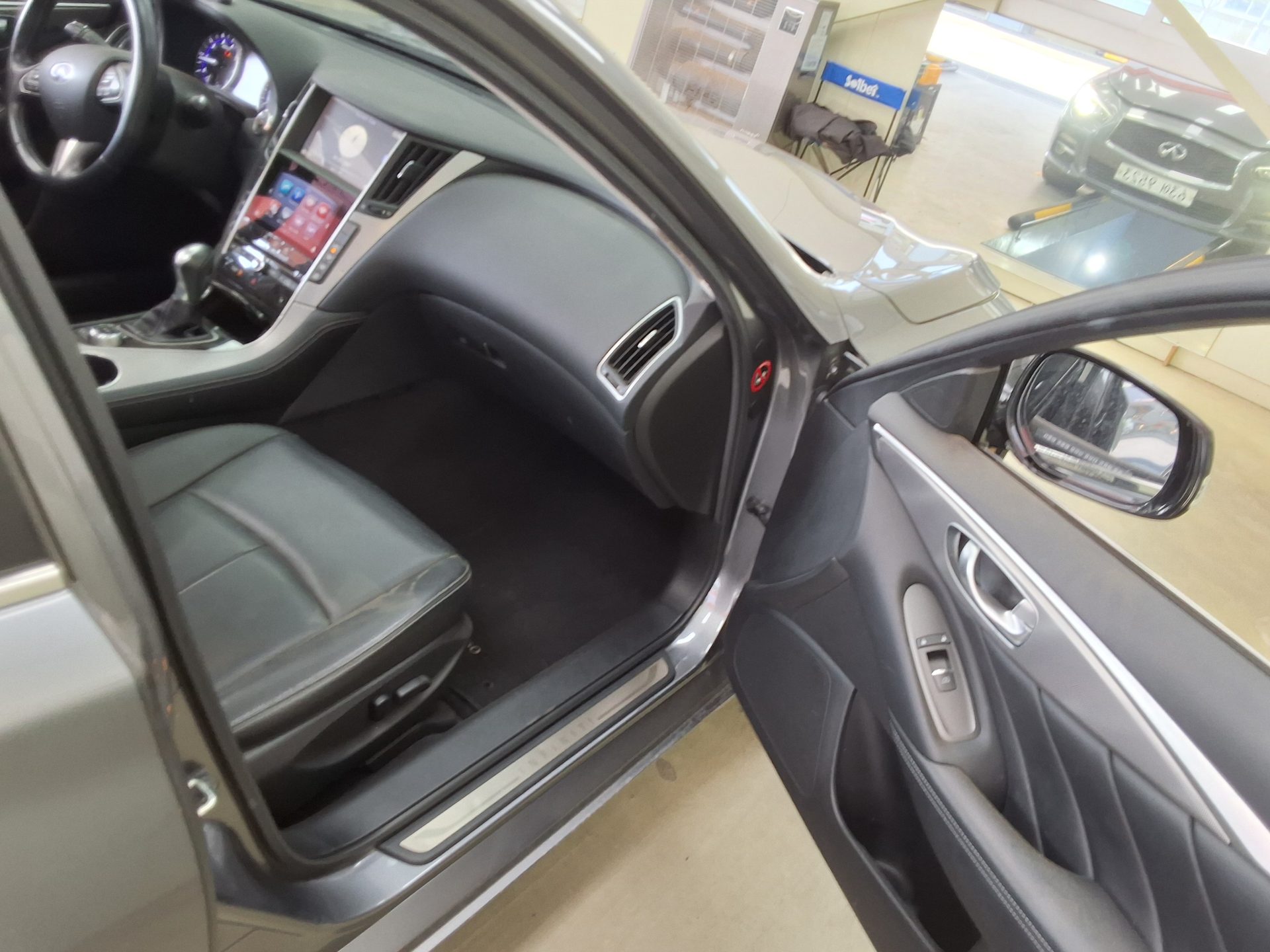 INFINITI Q50 - 13