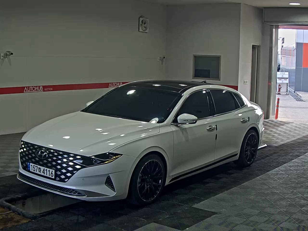 HYUNDAI GRANDEUR LPi RENTAL CAR