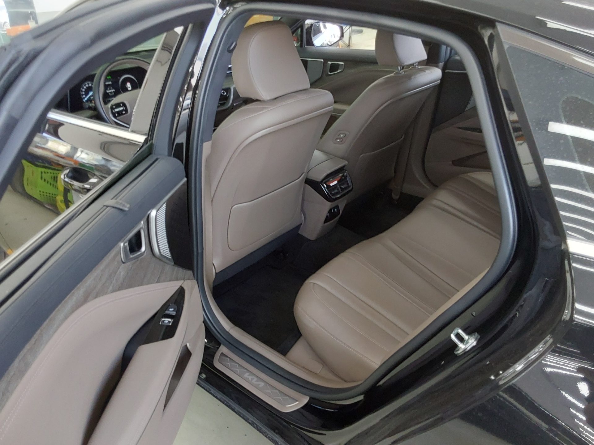 كيا K8 2023 - صورة 11