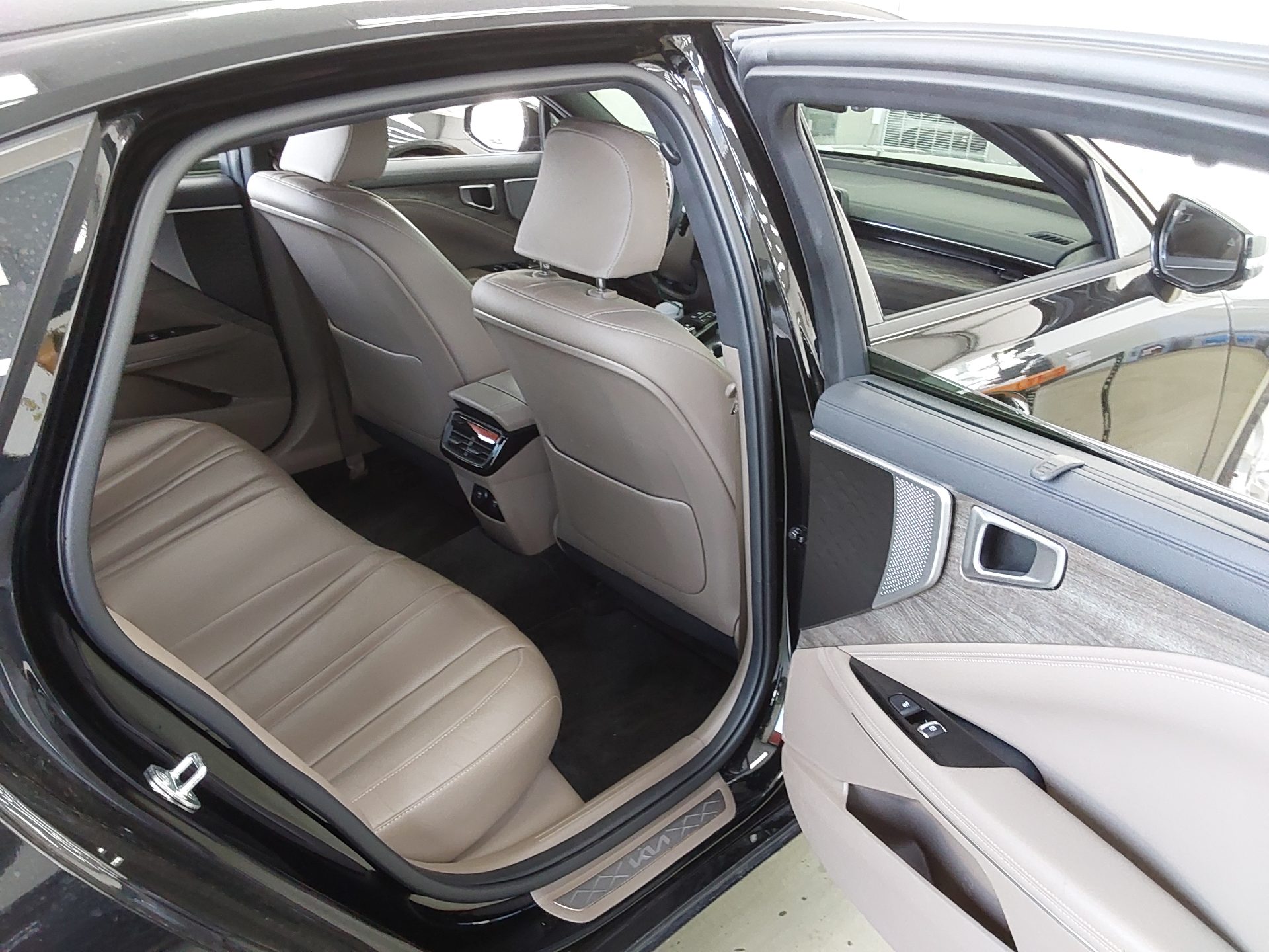 كيا K8 2023 - صورة 12