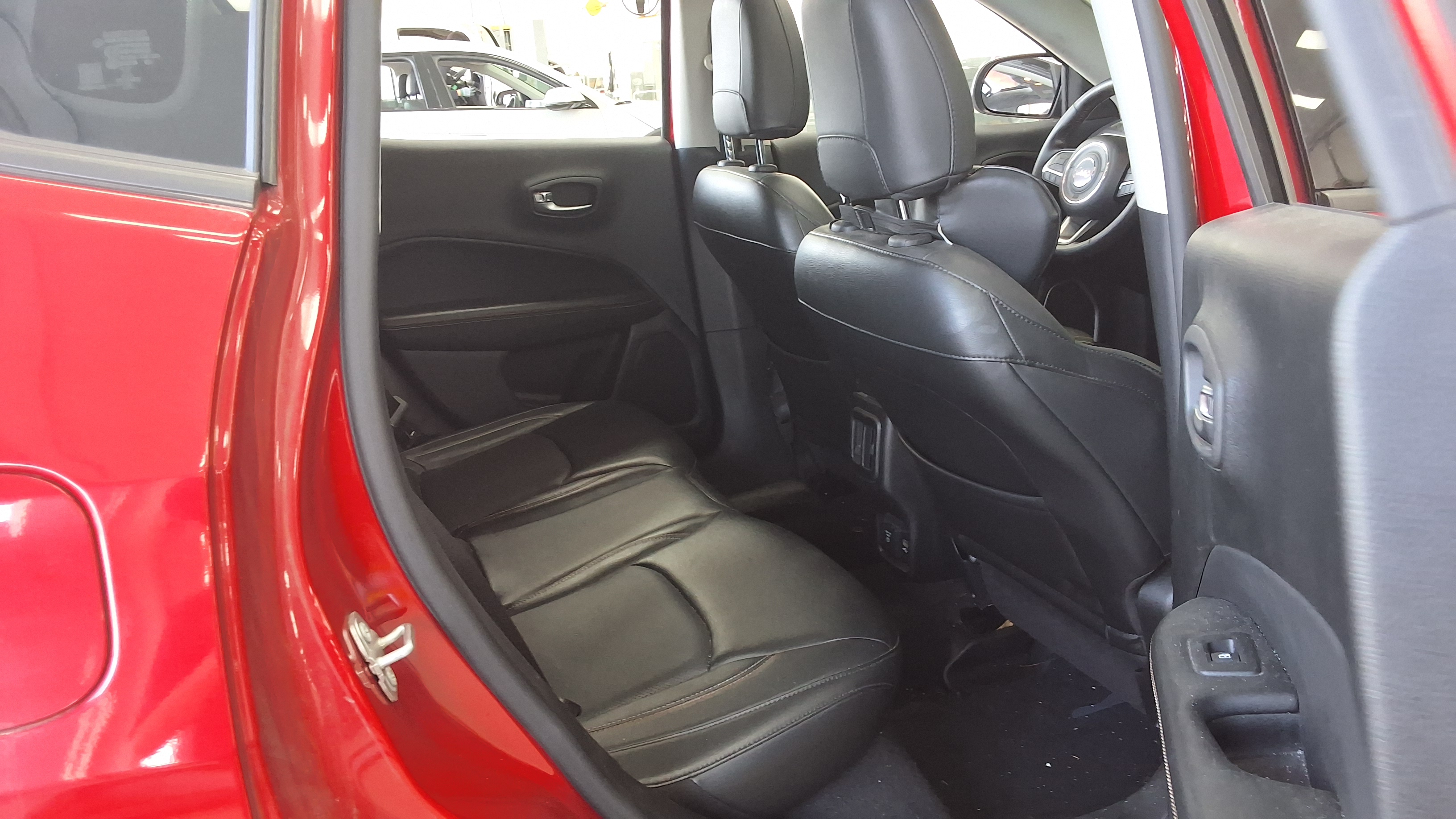 Jeep Compass - 12