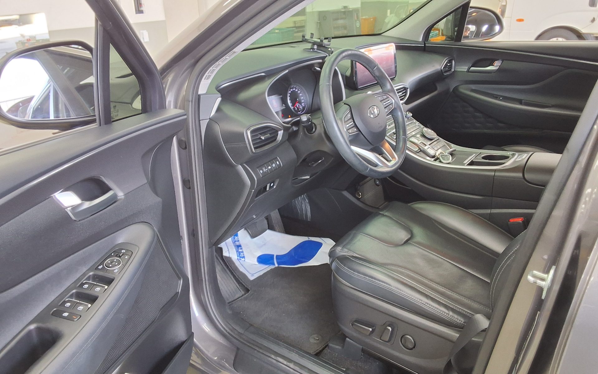 Hyundai Santa Fe 2021 - Image 9