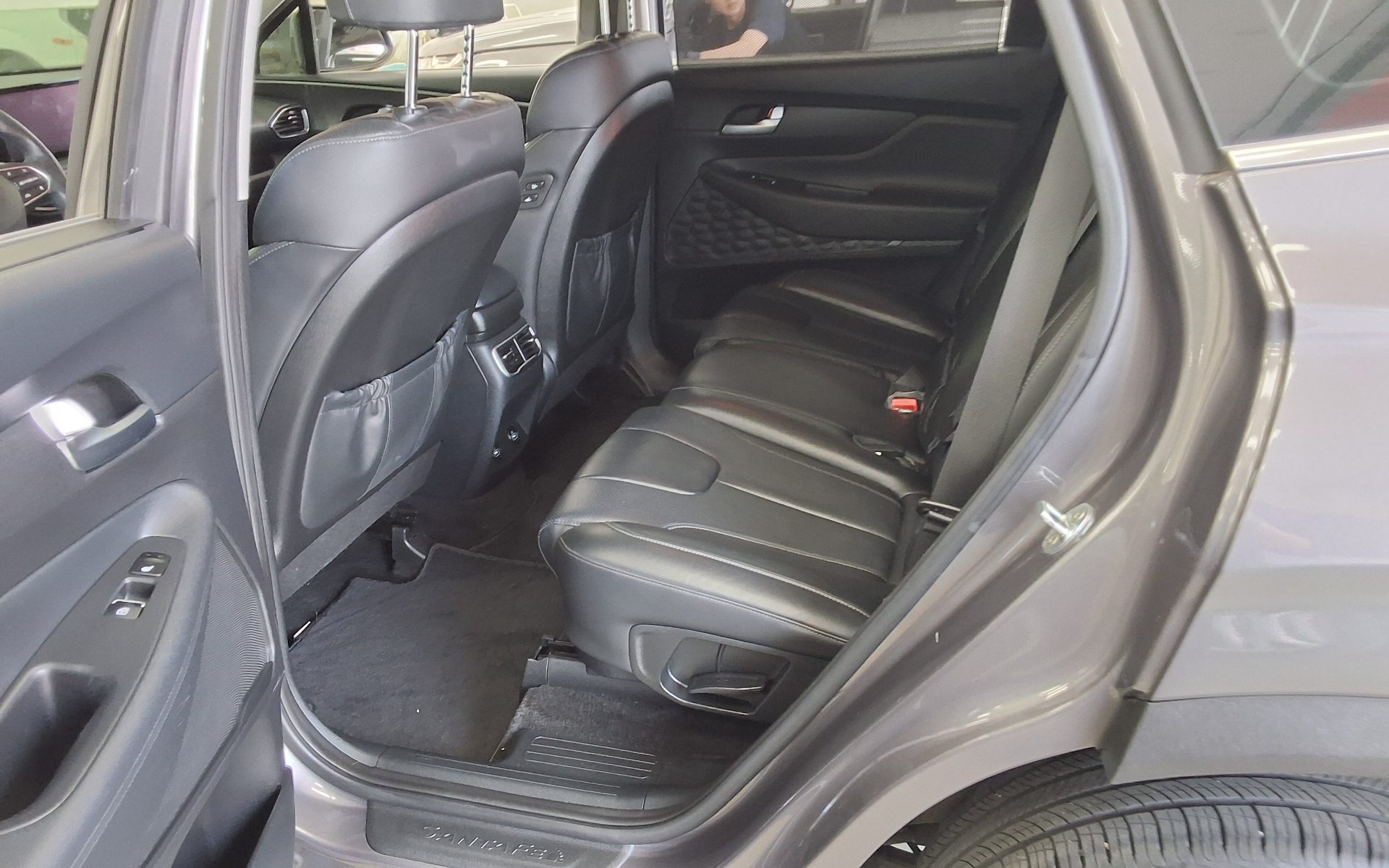 Hyundai Santa Fe 2021 - Image 11