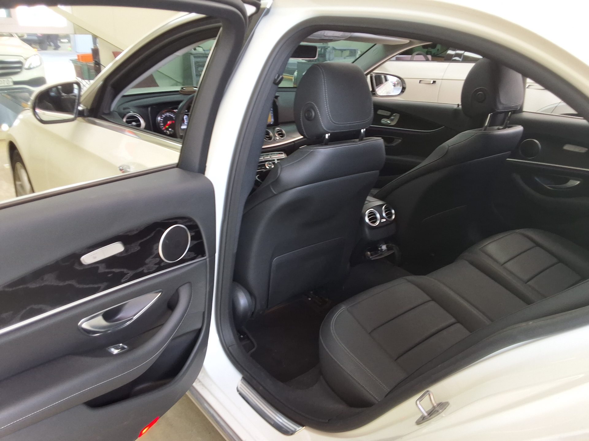 Mercedes-Benz E-Class 2018 - Image 11